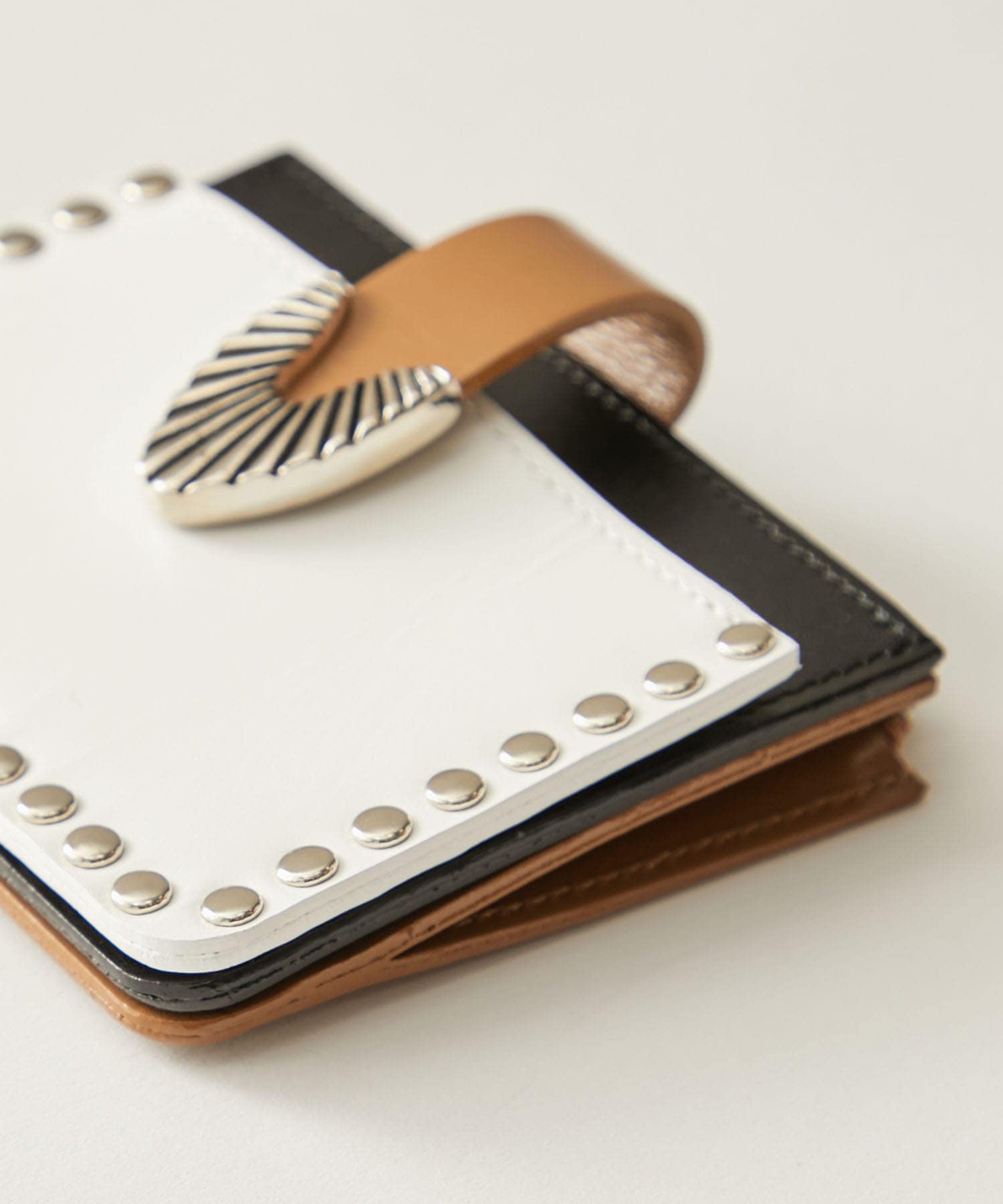 Leather wallet studs(FREE WHITE): TOGA PULLA: WOMENS｜ STUDIOUS 