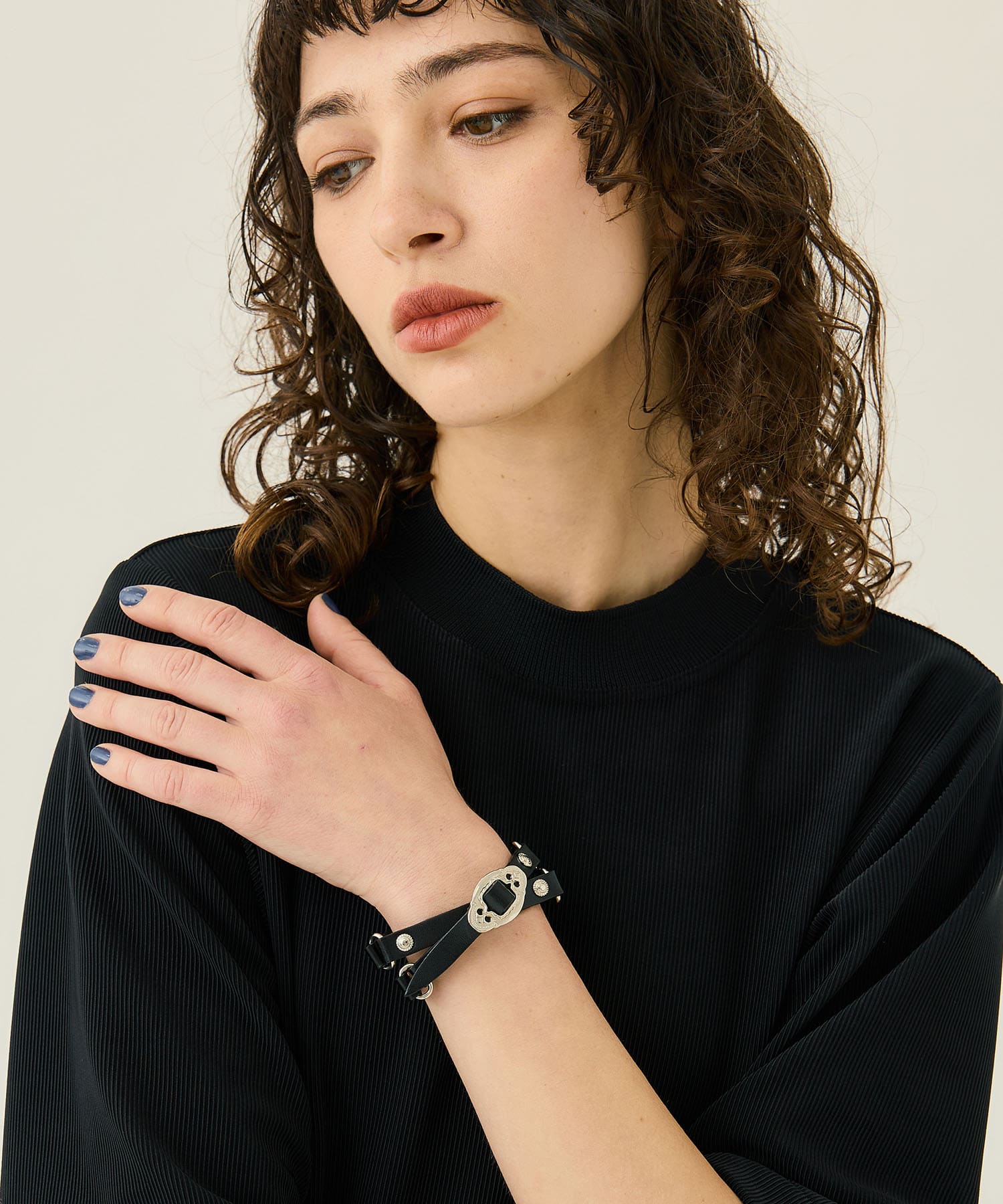 Double leather bangle(FREE BLACK): TOGA PULLA: WOMENS｜ STUDIOUS ONLINE ...
