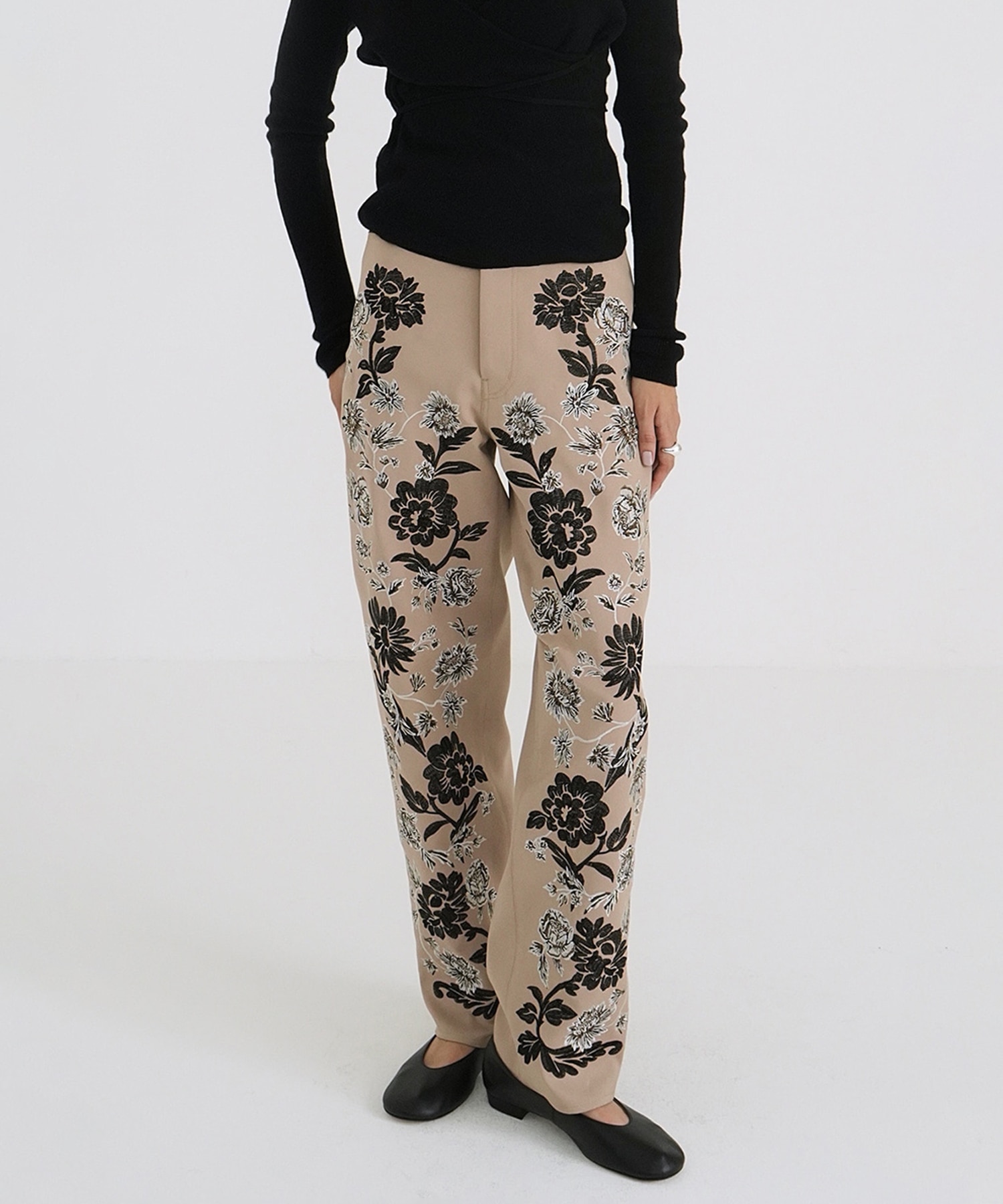 FLOWER EMBROIDERY PANTS CLANE