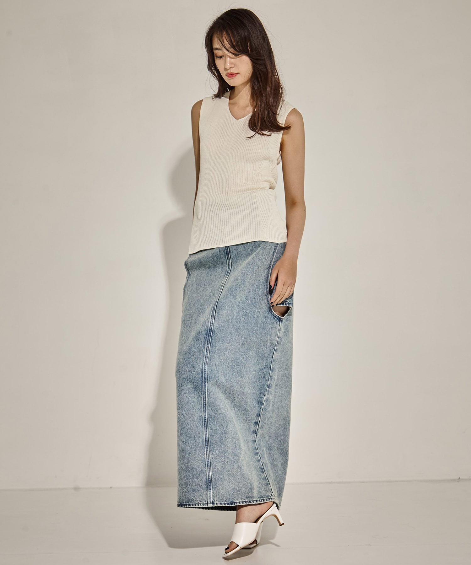 V-Neck Rib Knit Top STUDIOUS