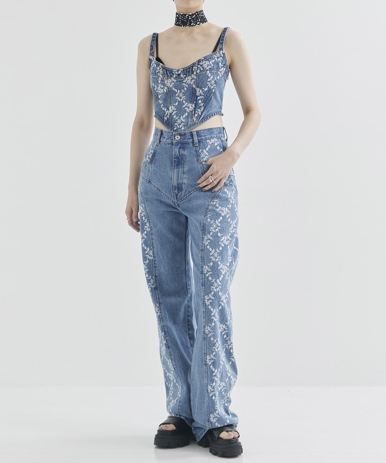 FLOWER EMBROIDERED WIDE JEANS FETICO