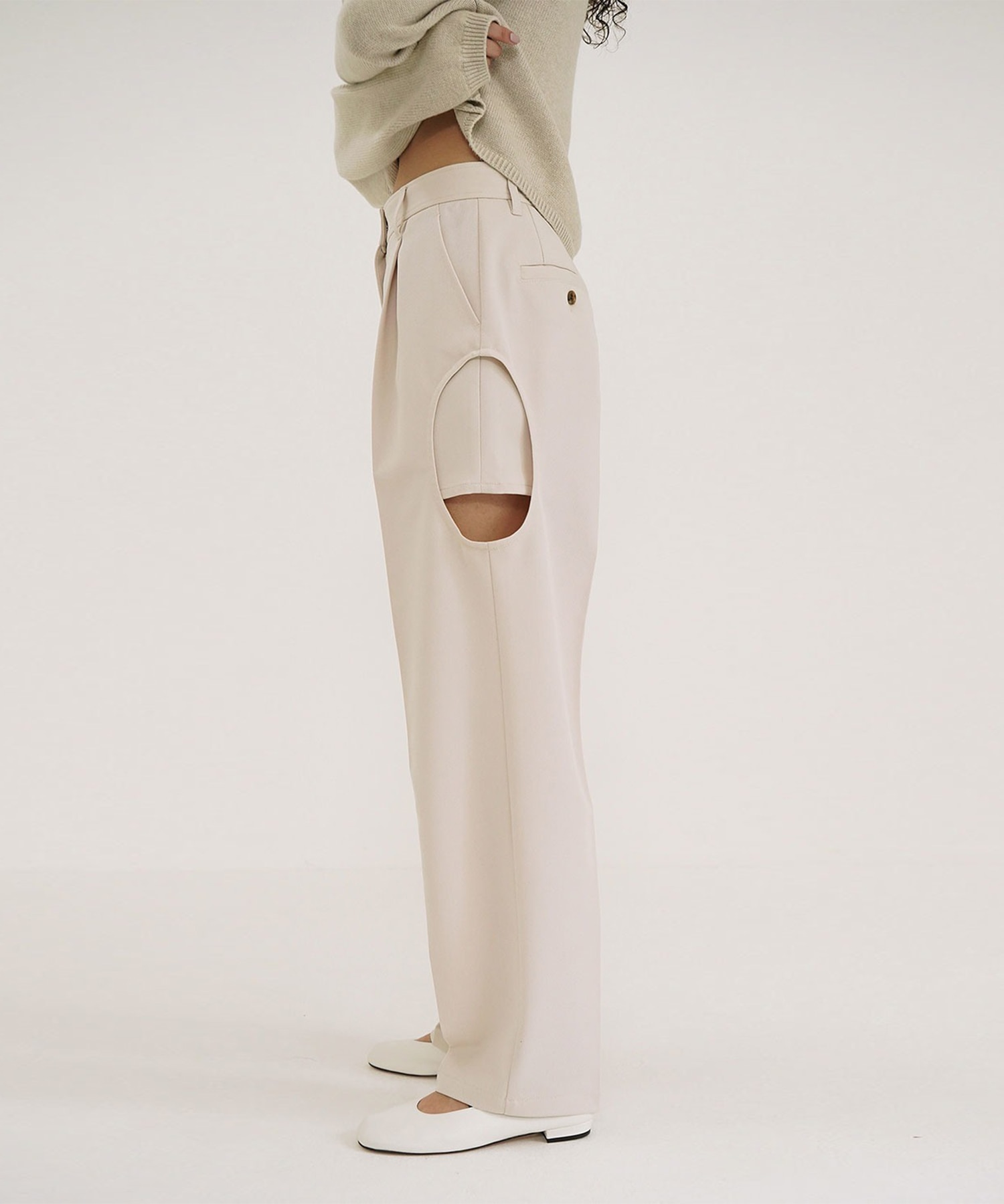 SIDE CIRCLE CUT PANTS CLANE