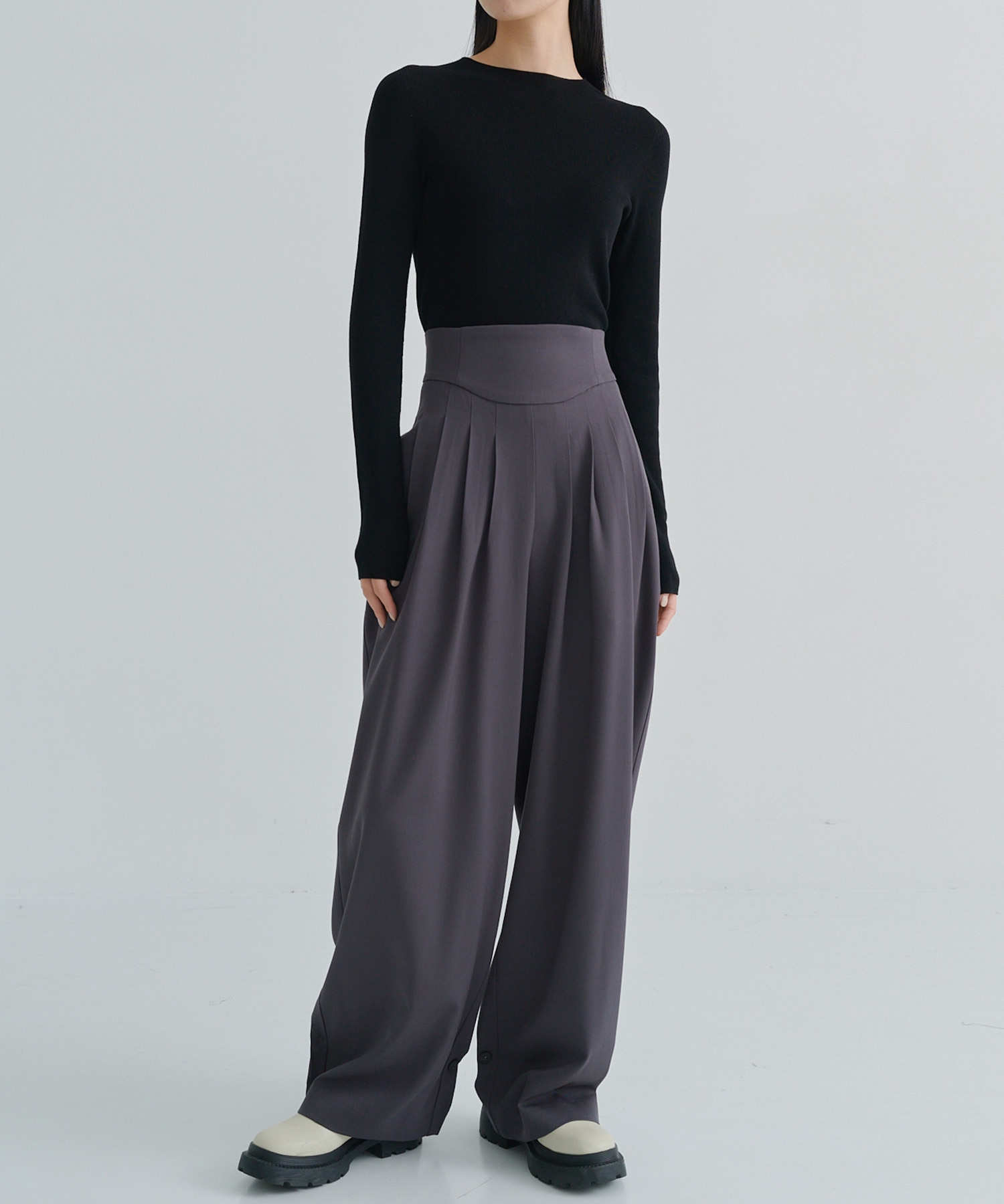 HIGH-WAIST PLEATED TROUSERS FETICO