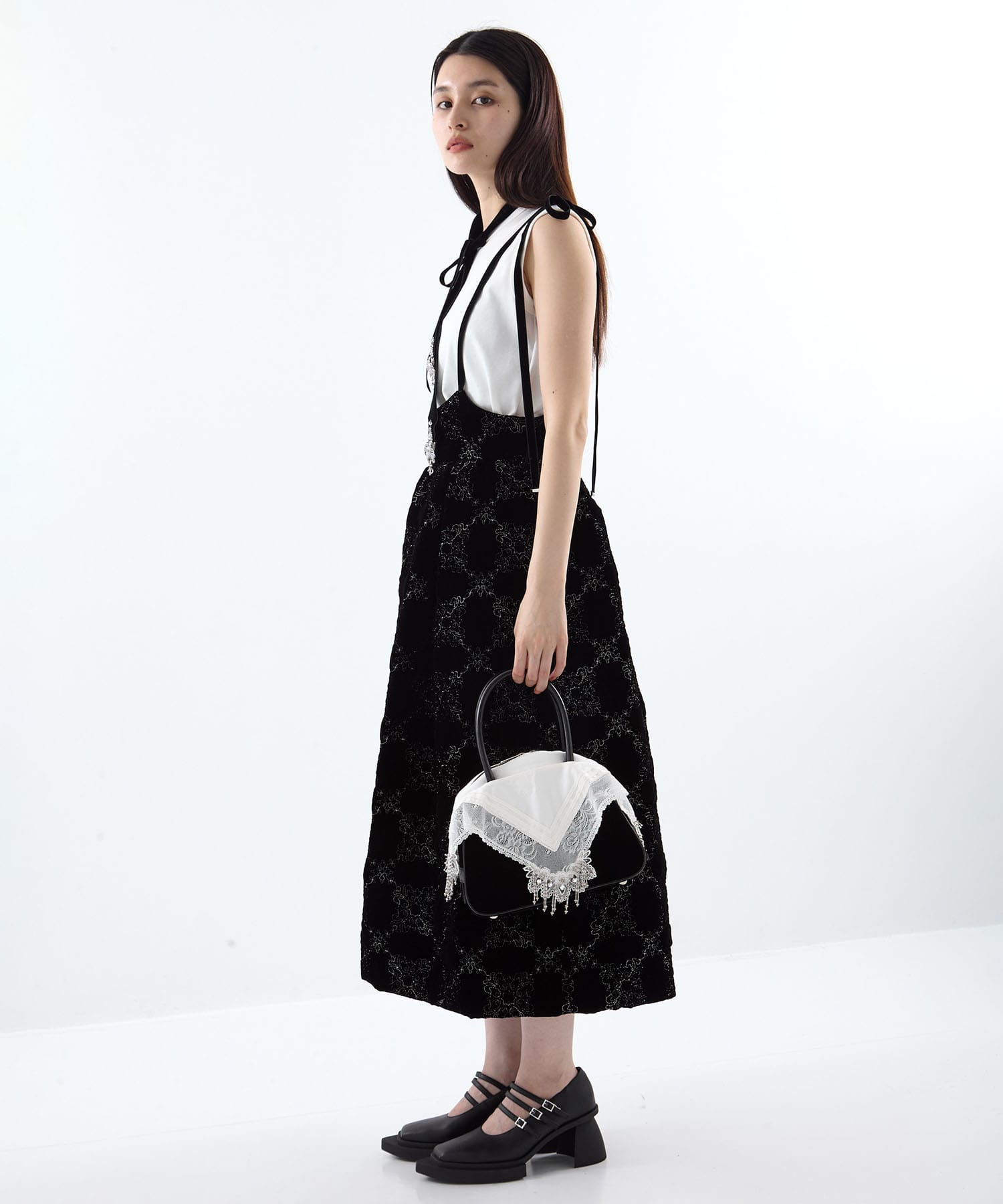 White handkerchief handbag tanakadaisuke