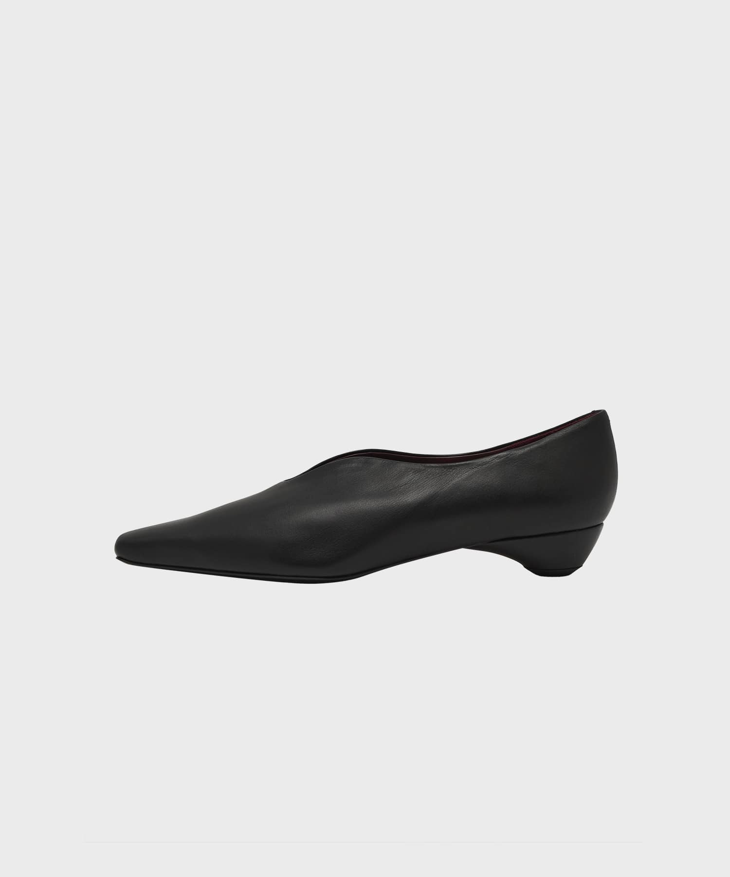 Curved Line Low Heel Pumps Mame Kurogouchi