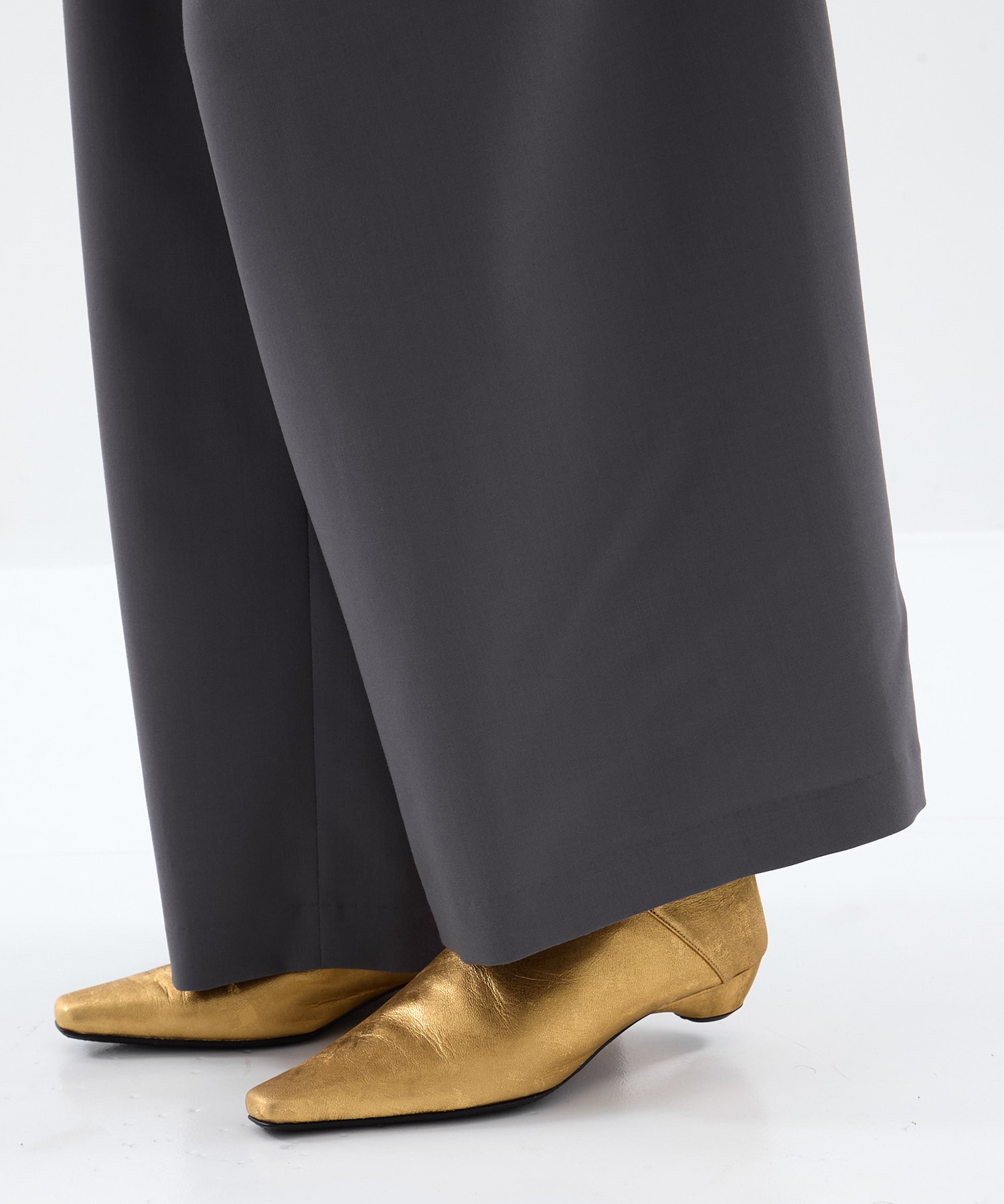 Curved Line Low Heel Metallic Babouche Shoes Mame Kurogouchi