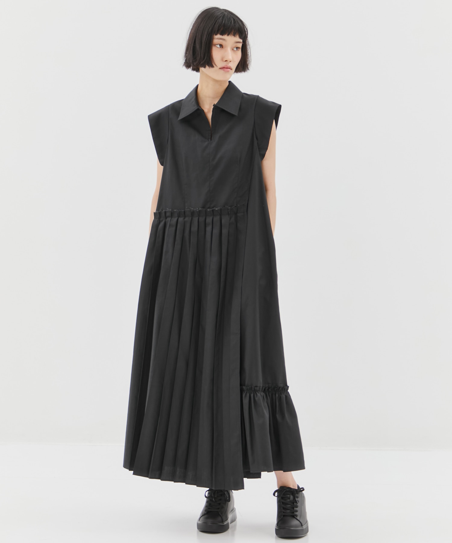Asymmetry pleats one-piece STUDIOUS