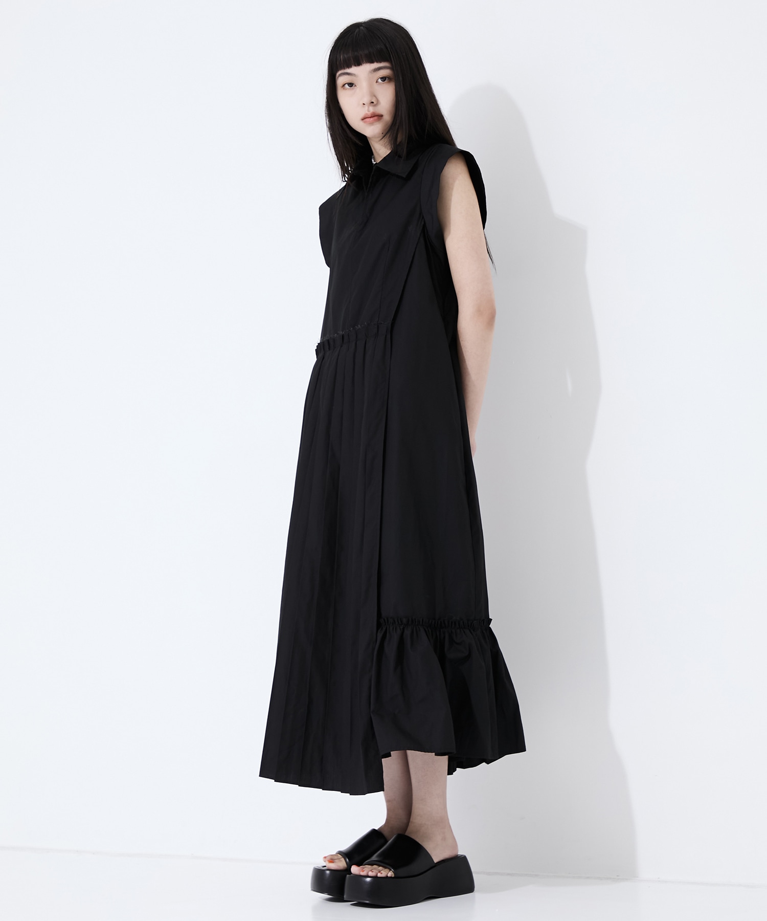 Asymmetry pleats one-piece STUDIOUS