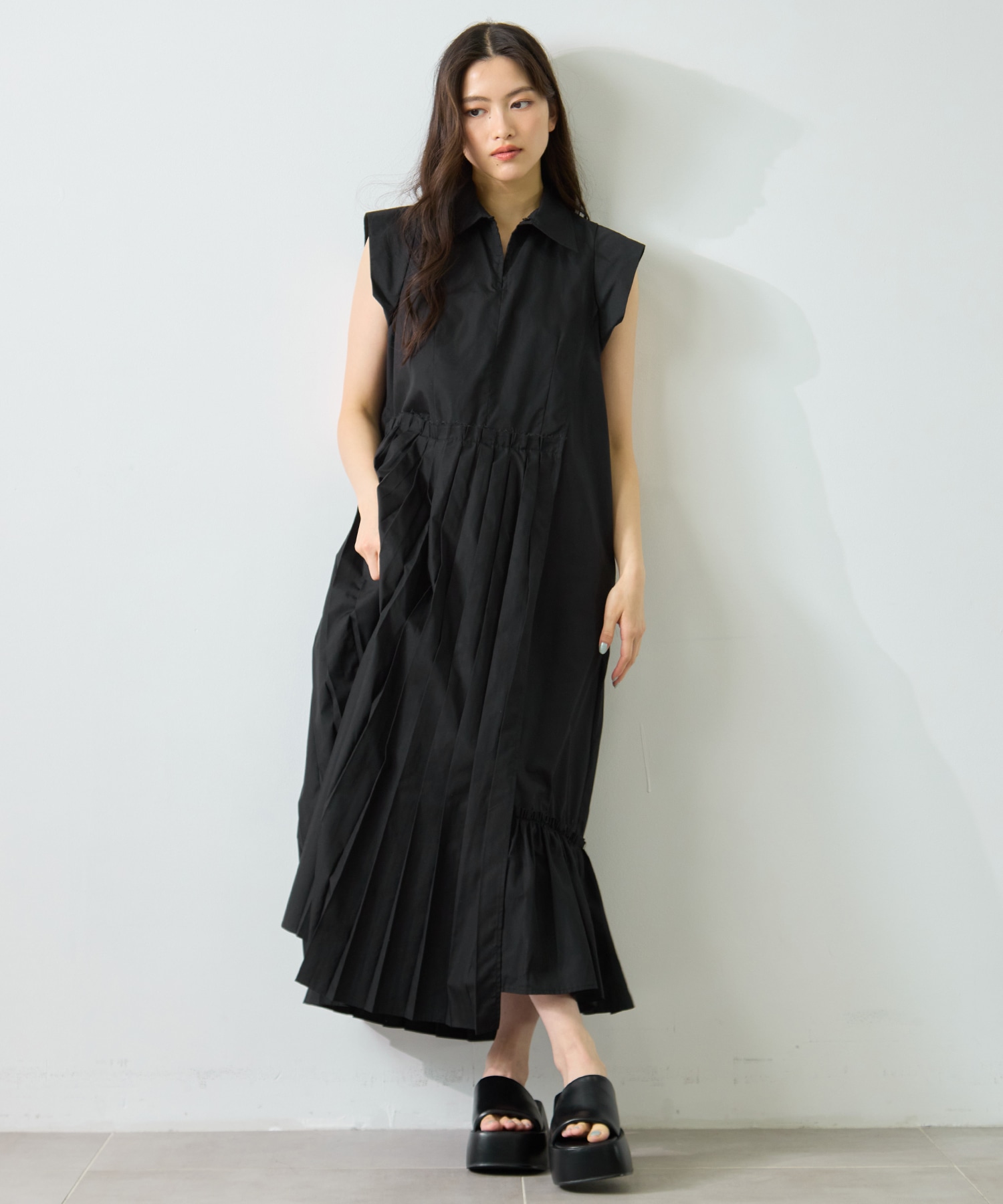 Asymmetry pleats one-piece STUDIOUS