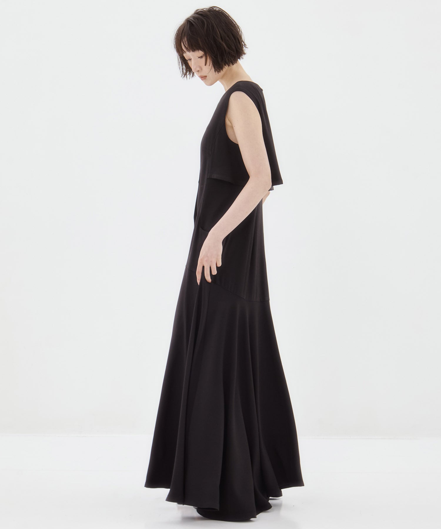 Stiina back cape dress BK AKIRANAKA