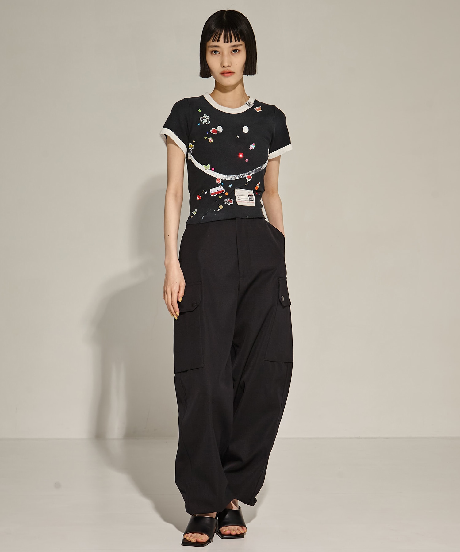SMILY FACE PRINTED STICKER MINI TEE Maison MIHARA YASUHIRO