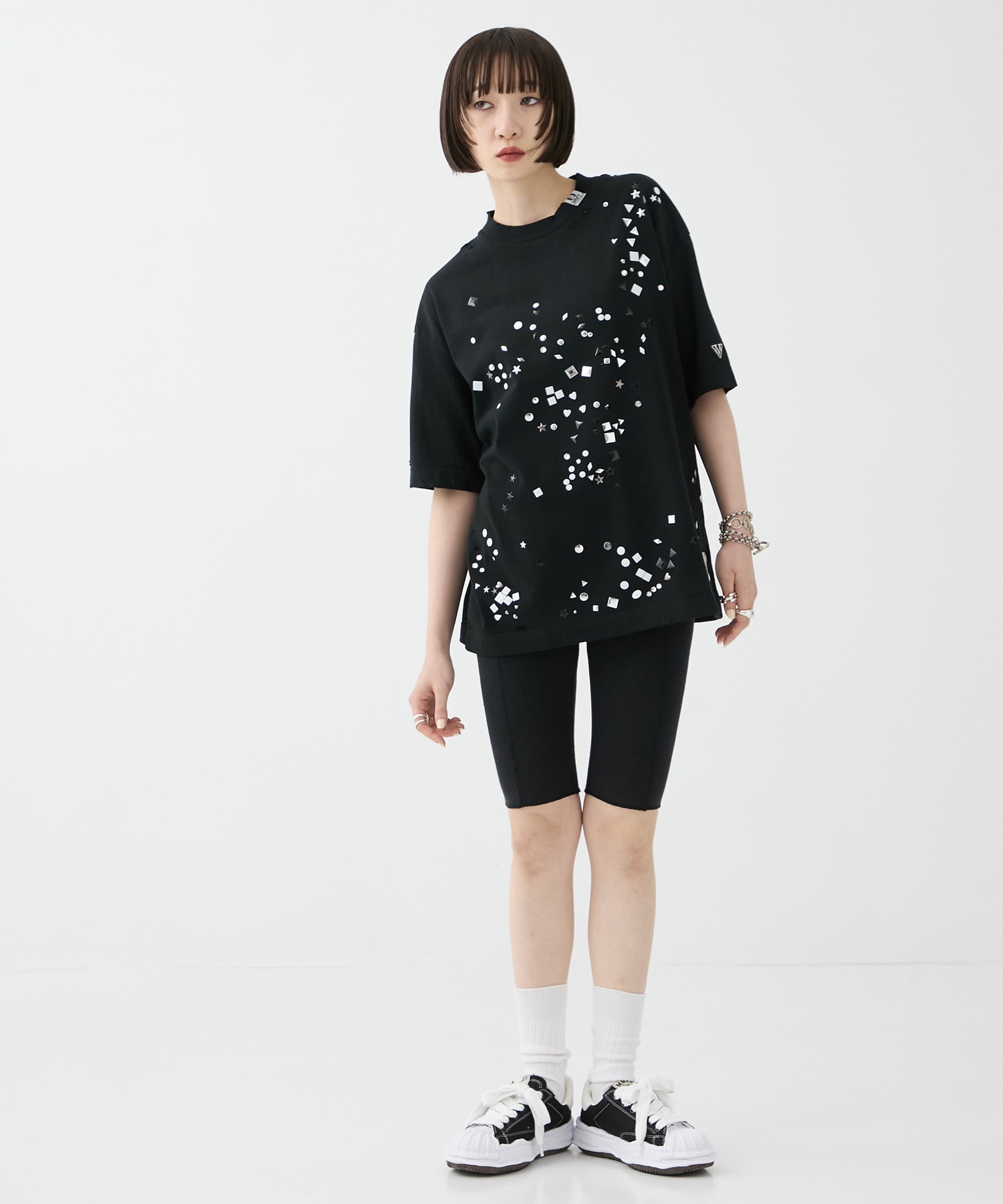 EMBELLISHED DISTRESSED TEE Maison MIHARA YASUHIRO