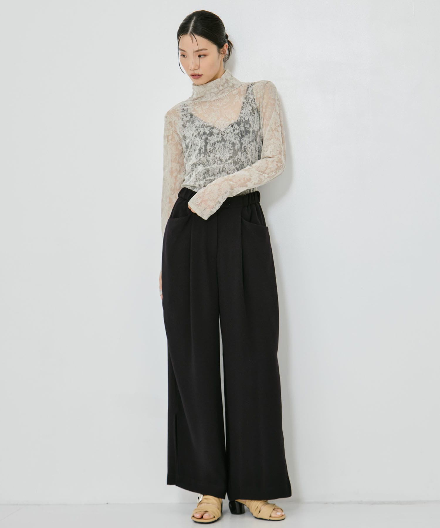 BACK SATIN SIDE SLIT PANTS STUDIOUS