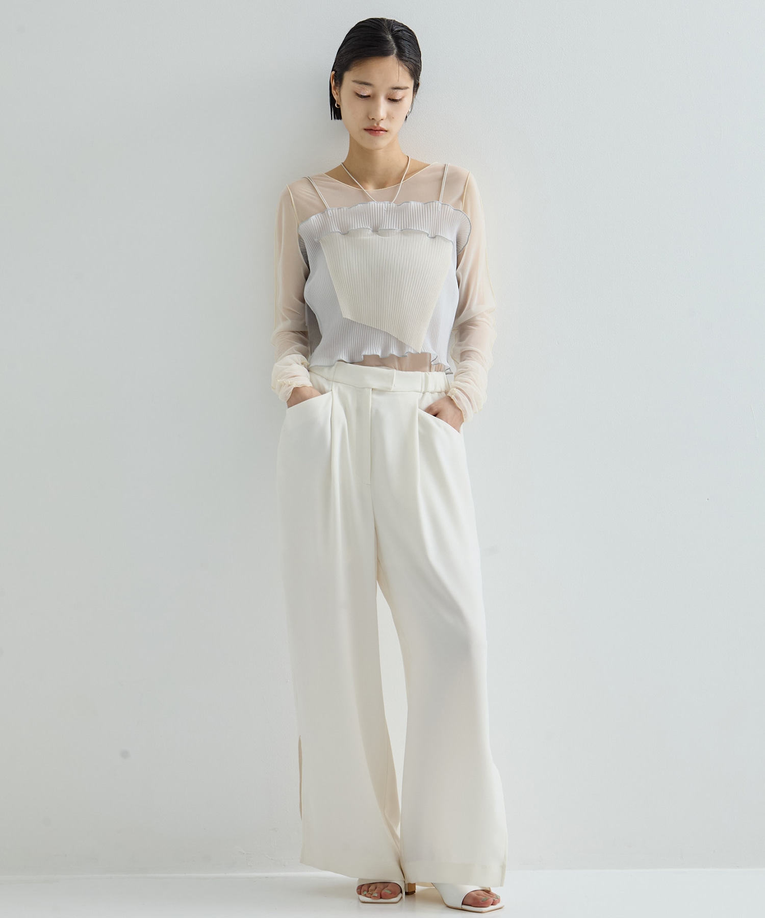 BACK SATIN SIDE SLIT PANTS STUDIOUS