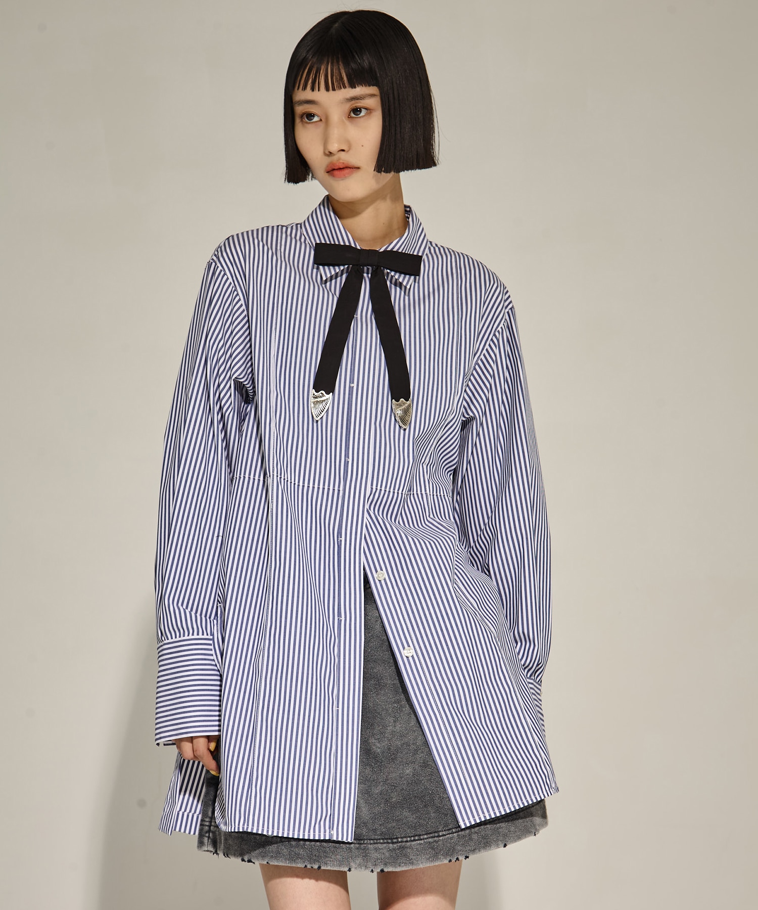 Metal ribbon clip tie TOGA