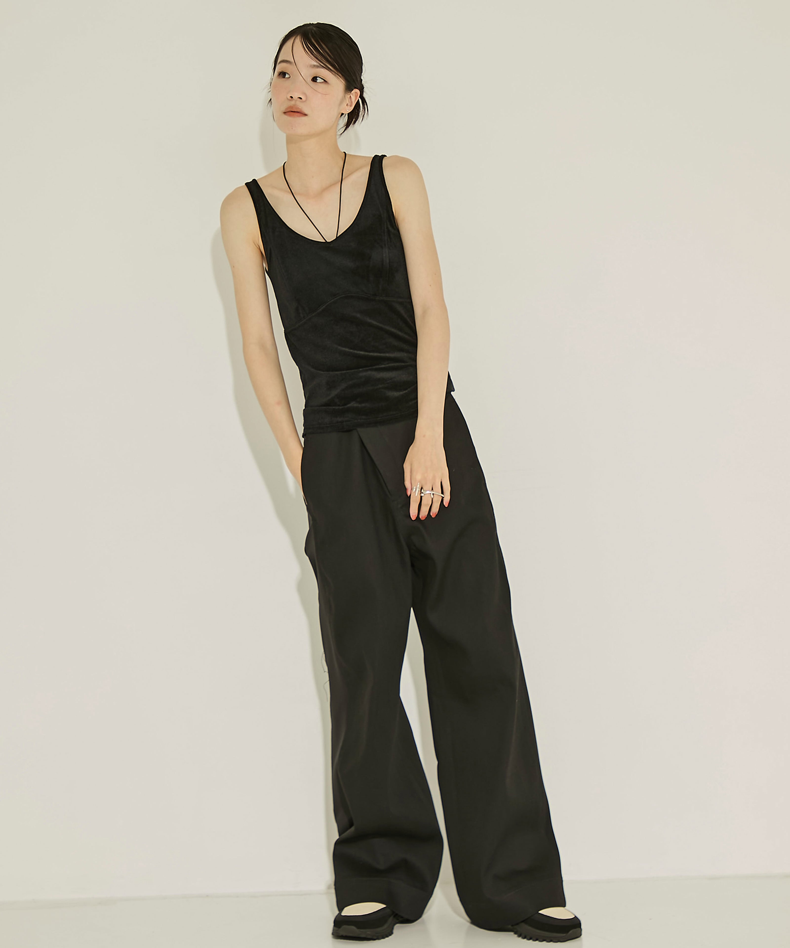 VELOUR CUPIN HALTER　NECK CAMISOLE STUDIOUS