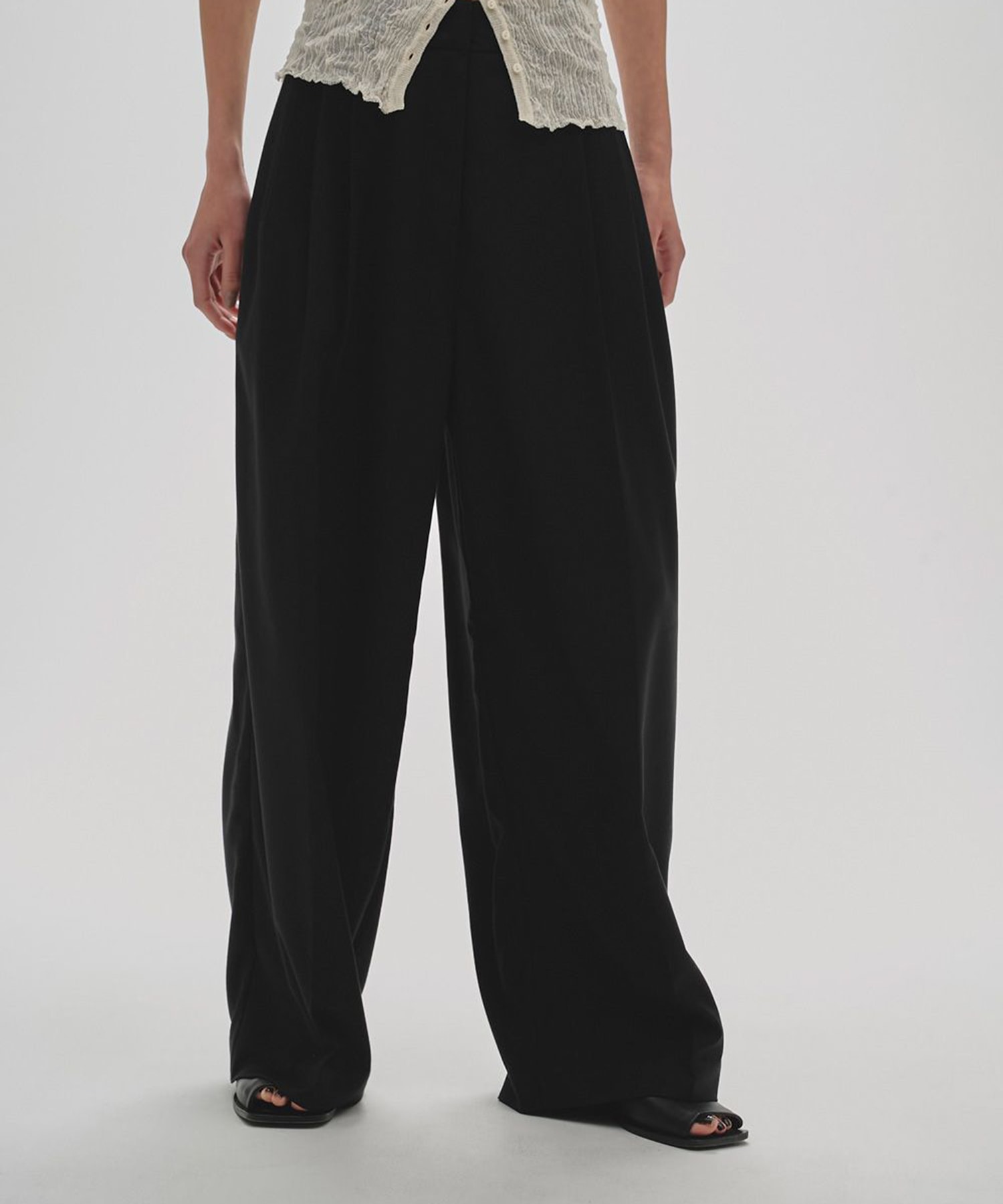 ★新品★ todayful tuck tapered trousers ブラック 予約商品】TODAYFUL トゥデイフル Tapered Tuck Trousers