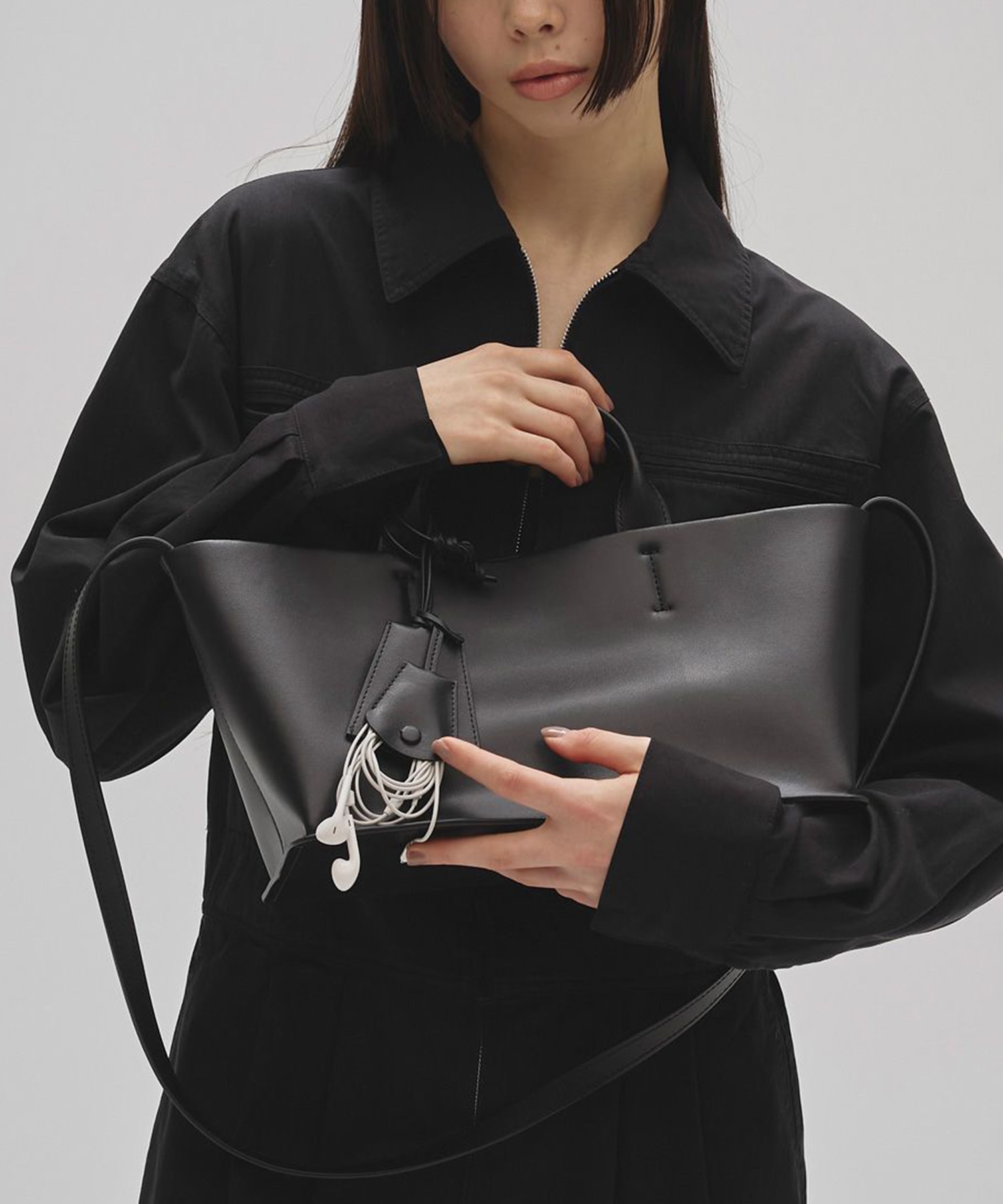 Useful Leather Bag (M) TODAYFUL