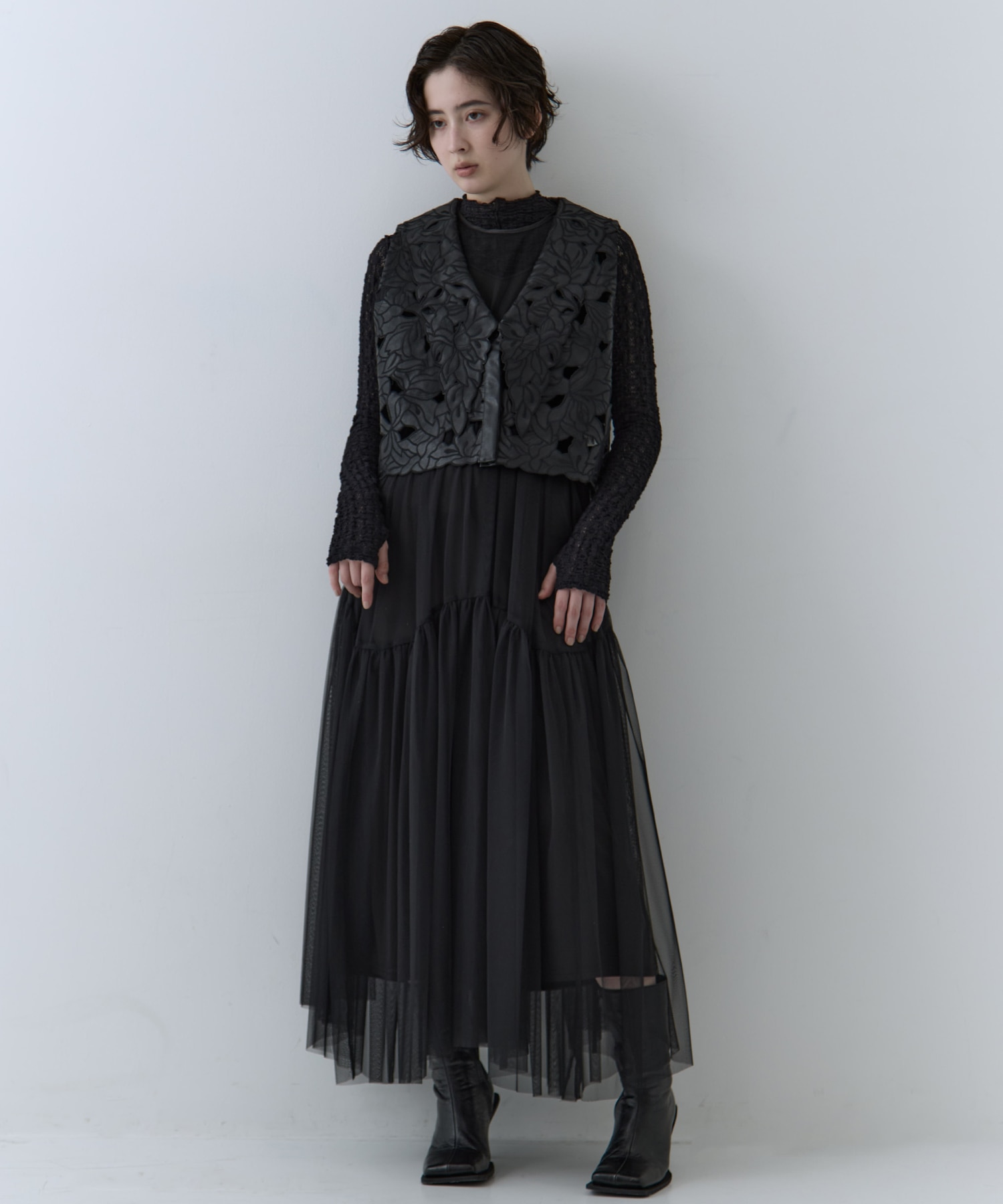 UND LACE CUTWORK VEST　TOP AMERI