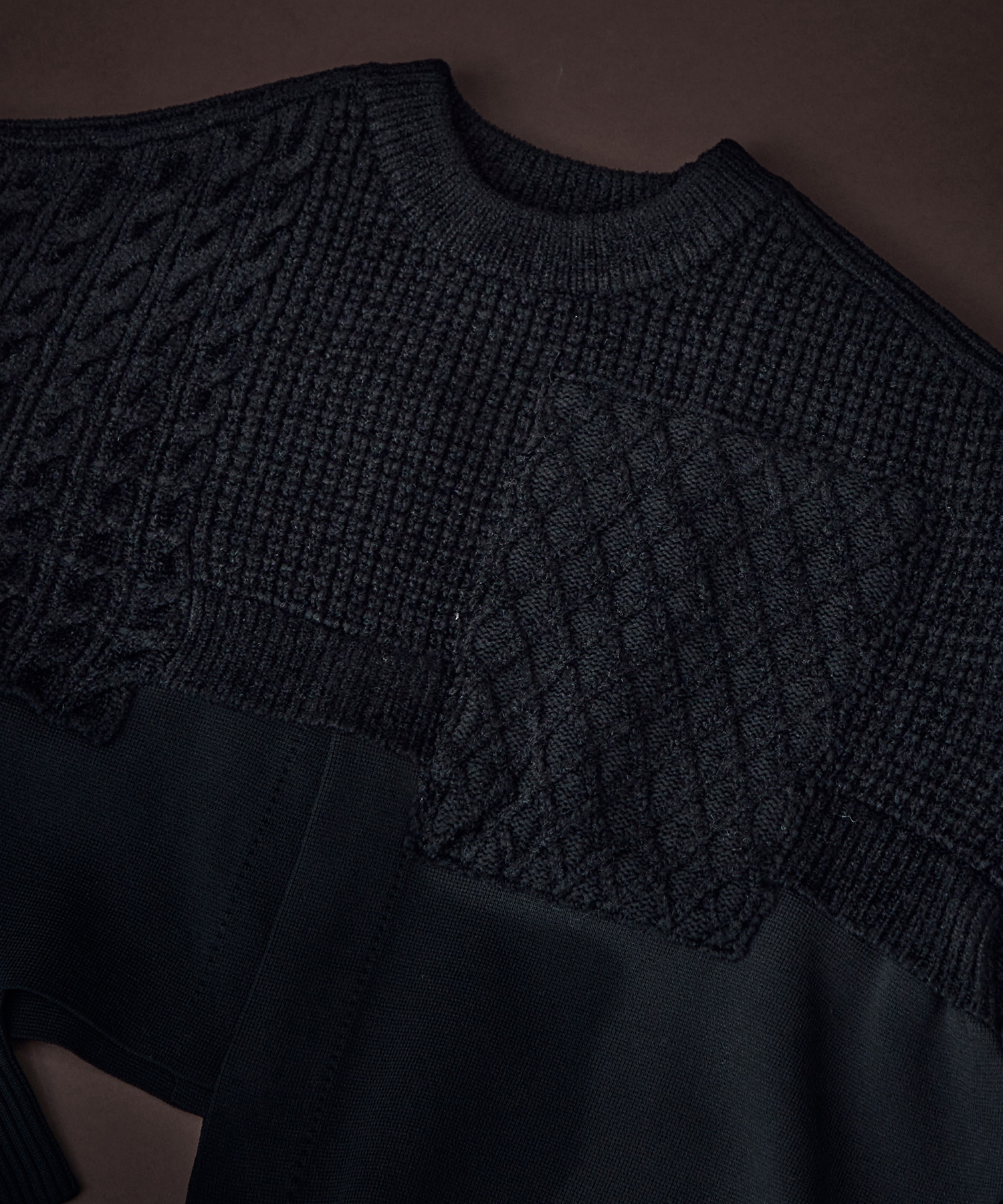 CABLE LAYER SHORT KNIT TOP UN3D.