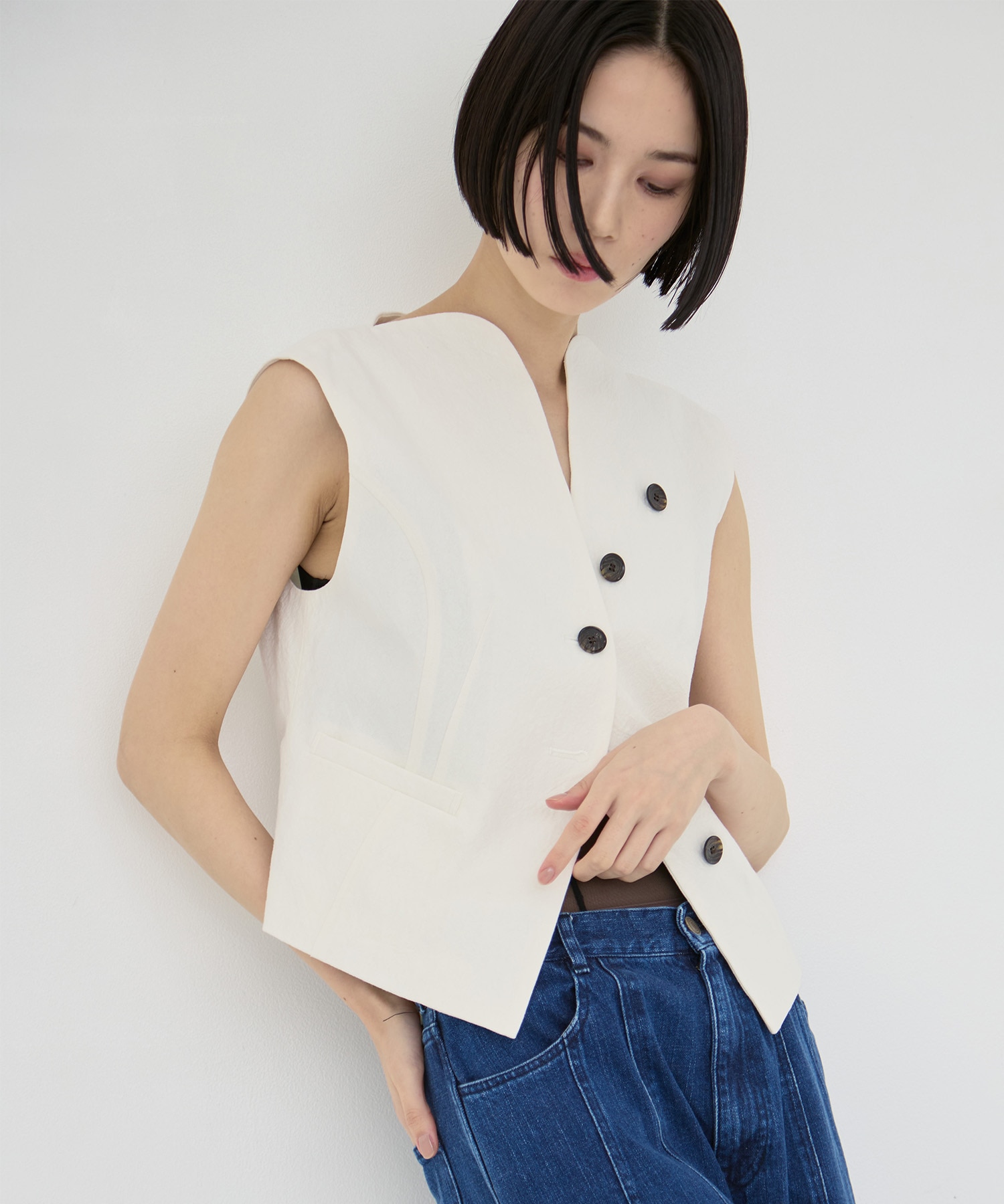 Sesilia vest AKIRANAKA