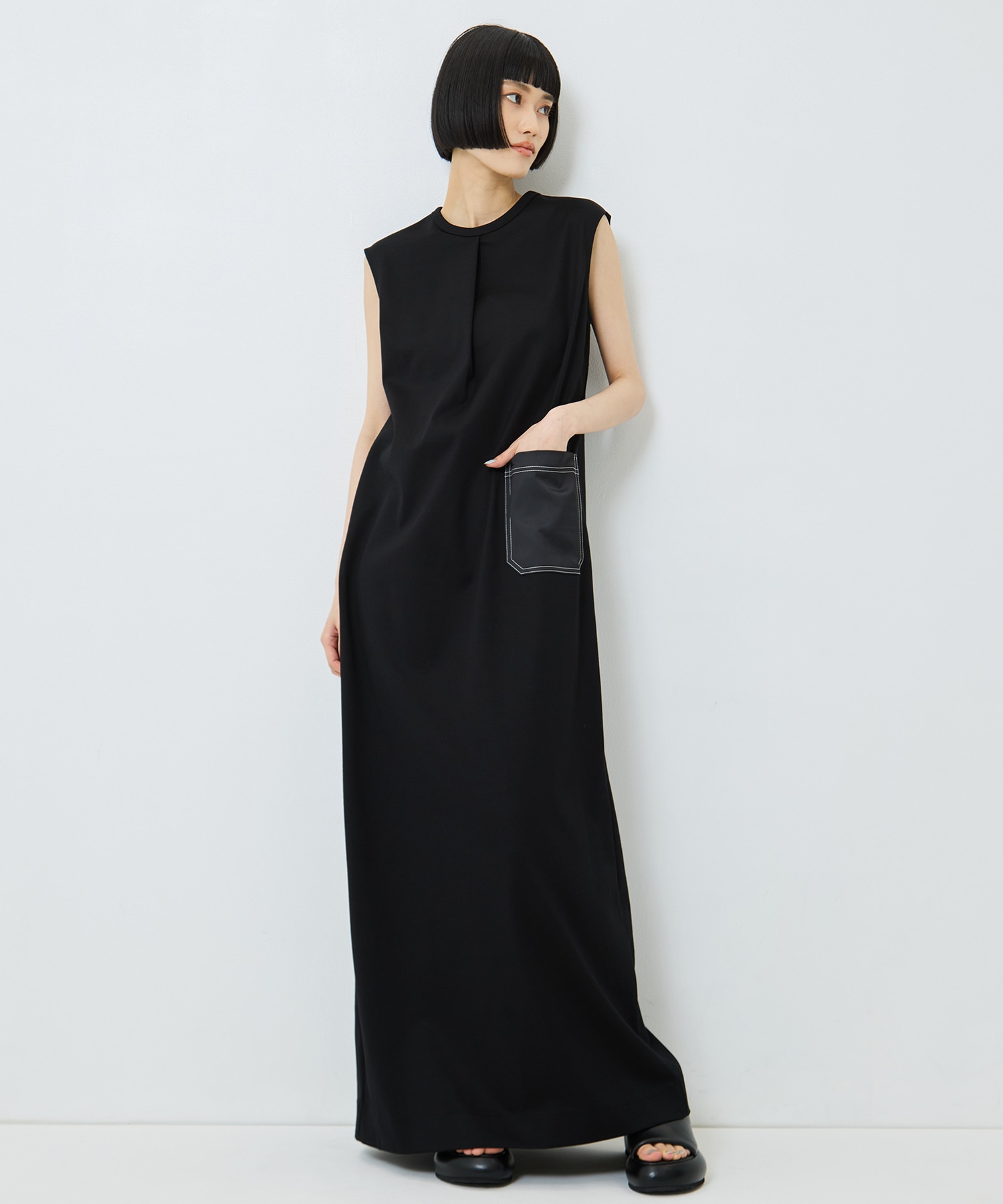 REFINA STRUCTURED SLEEVELESS DRESS CINOH