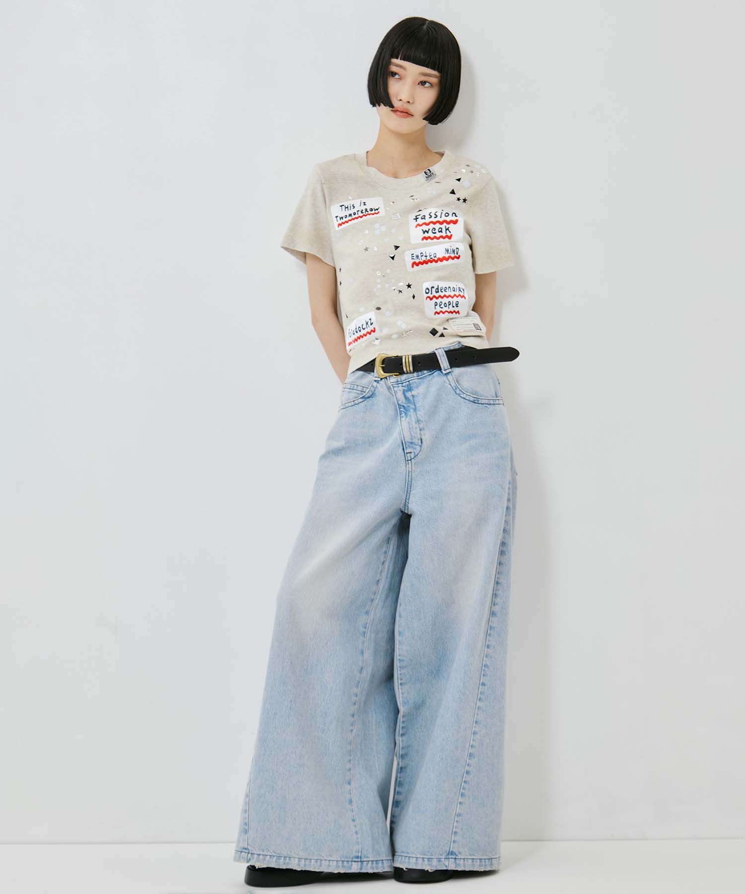 EMBELLISHED STICKER TEE Maison MIHARA YASUHIRO