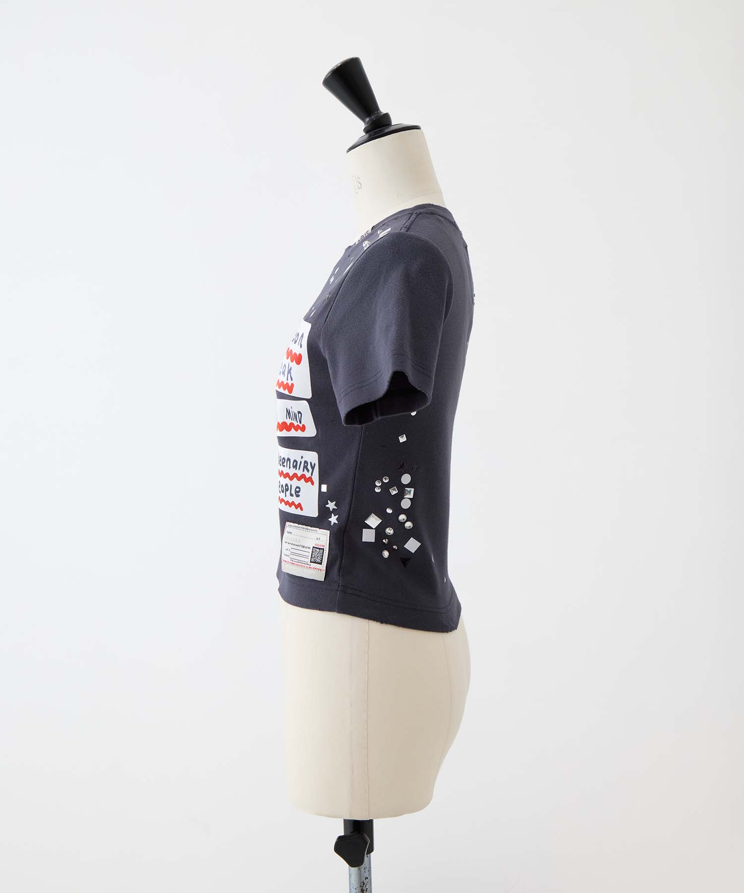 EMBELLISHED STICKER TEE Maison MIHARA YASUHIRO