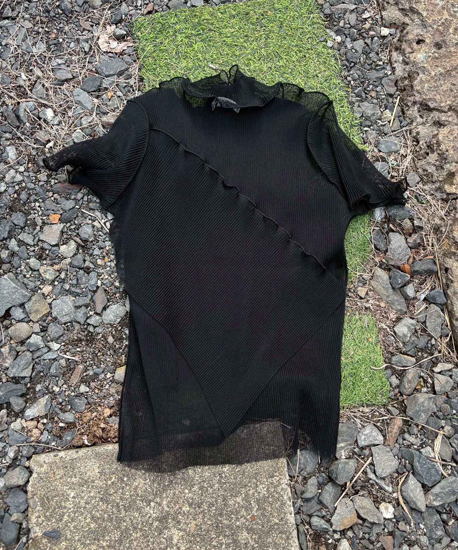 GHOST TODO TOP SHORTSLEEVE HIGHNECK +INNER kotohayokozawa