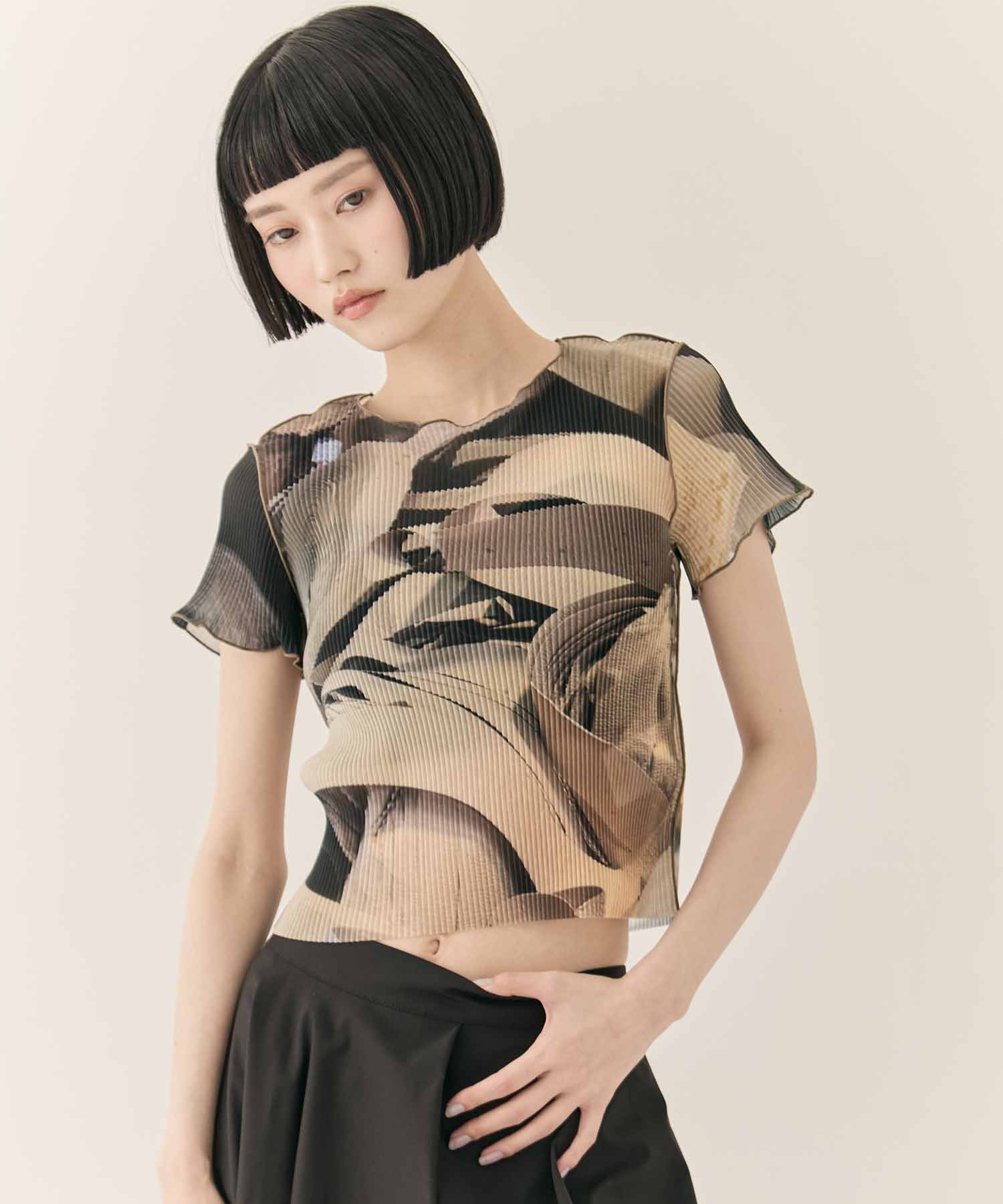 SHEER GRAPHIC TINY TOP kotohayokozawa