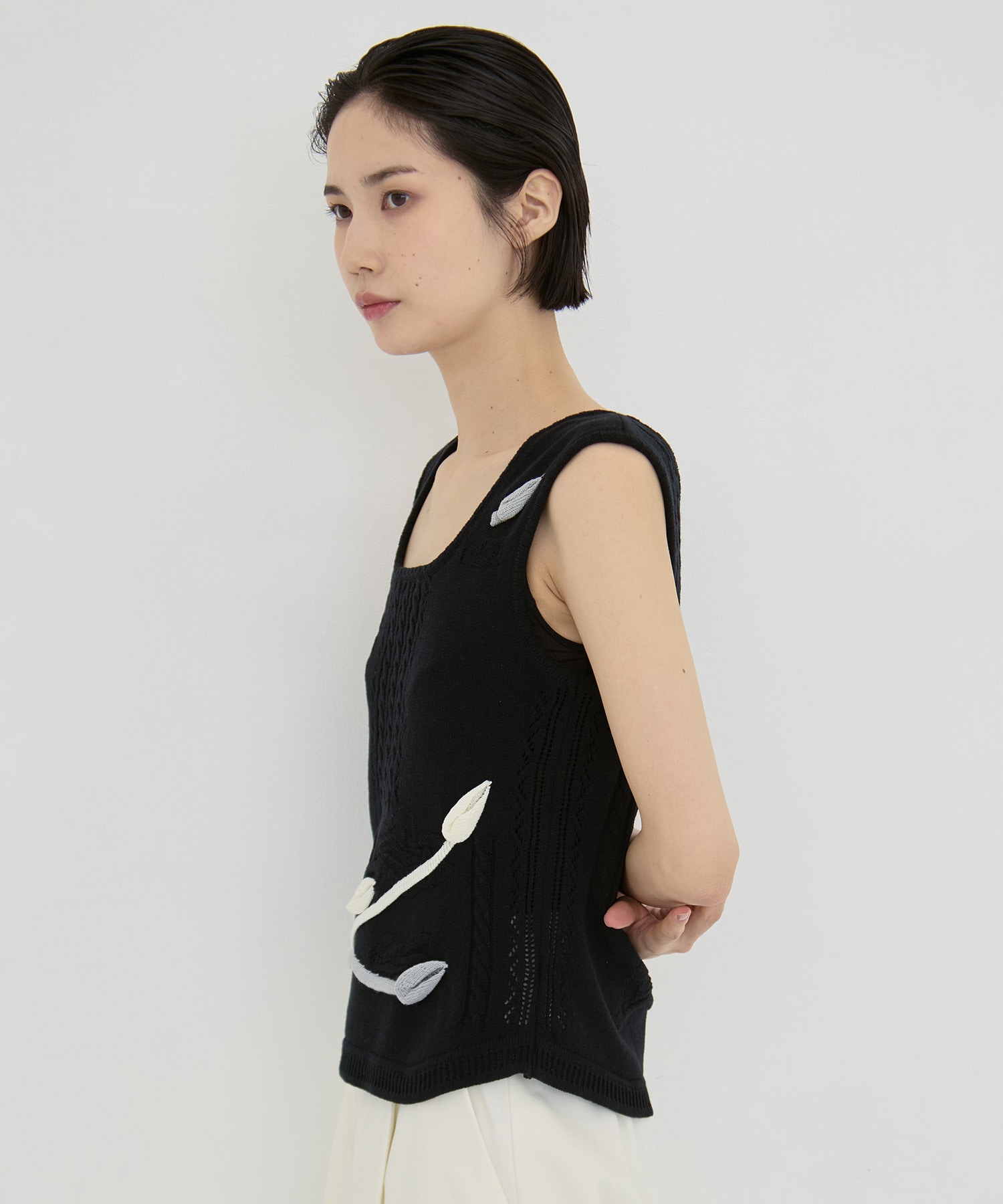 3D Floral Motif Sleeveless Knit Top Mame Kurogouchi