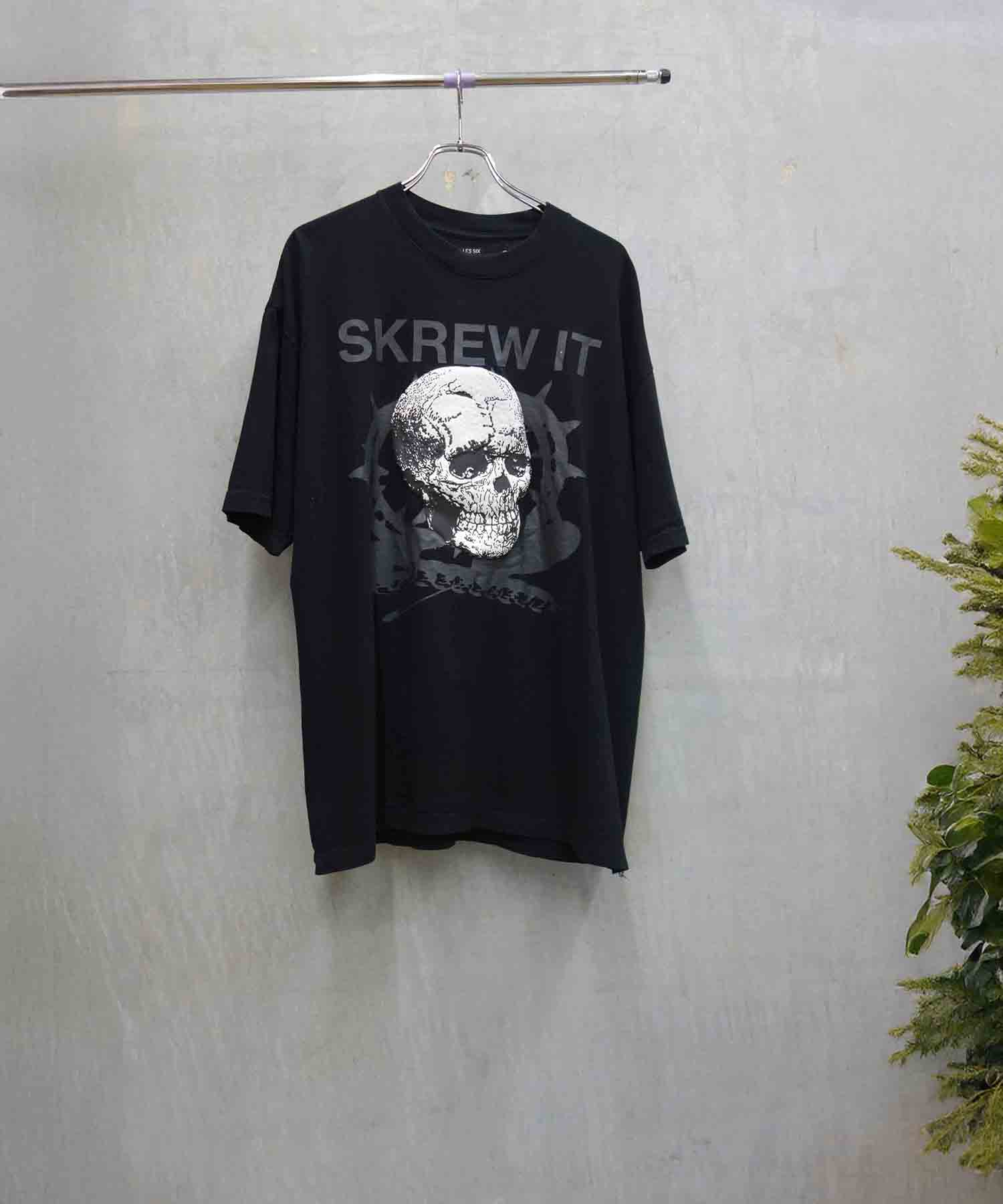 skrew it tee LES SIX