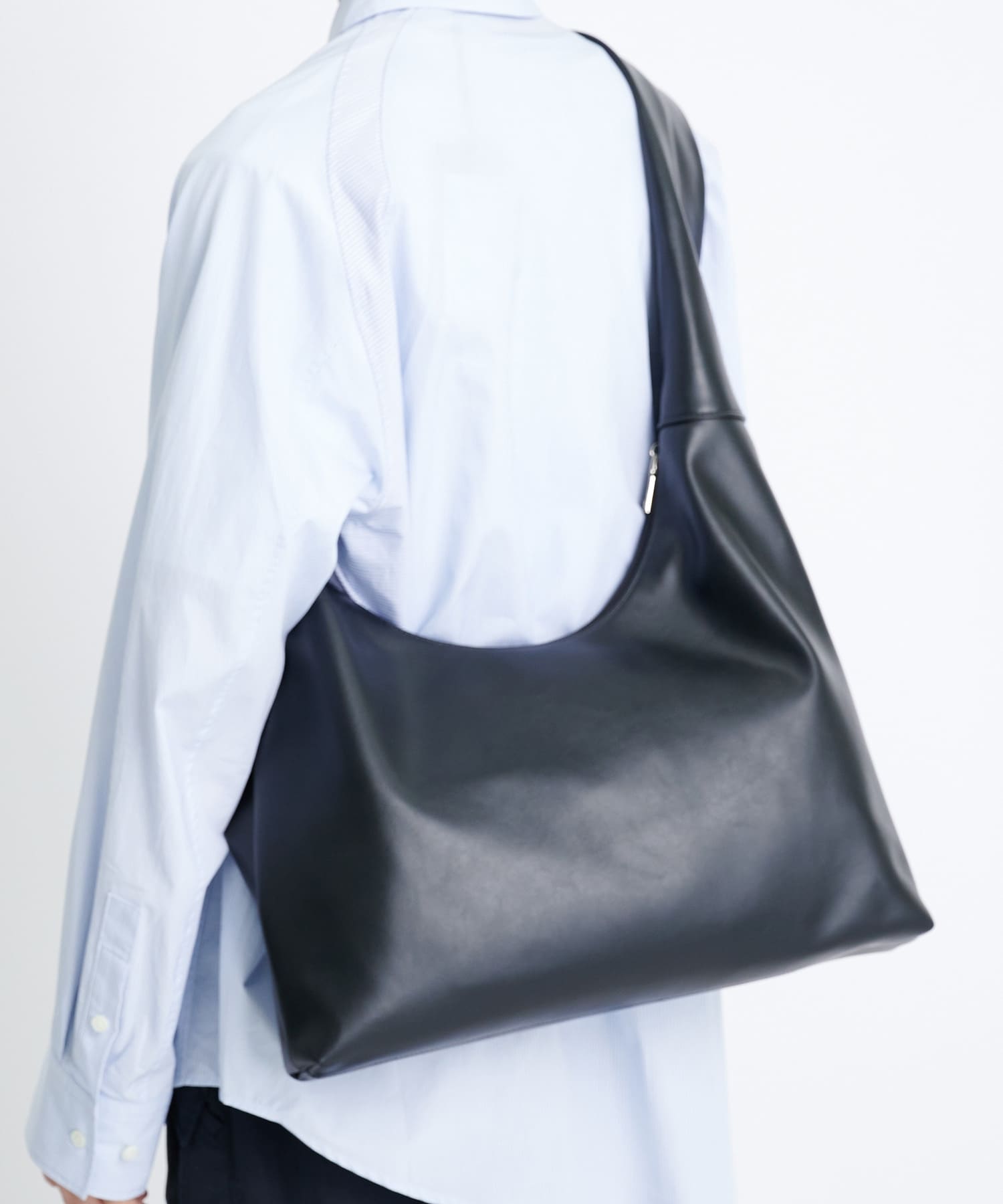 Oversize leather shoulder bag