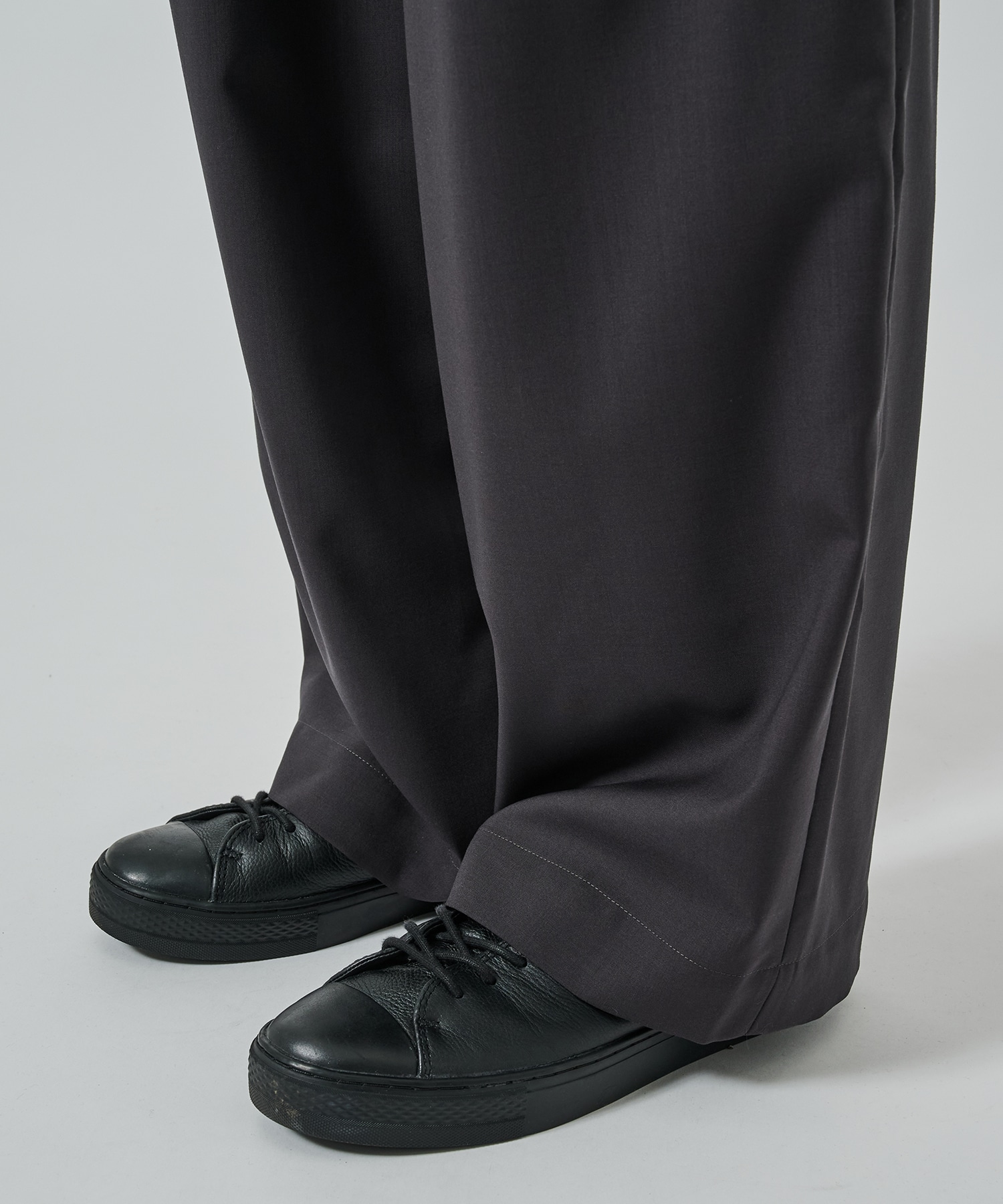 TRIPLE PLEATED EASY TROUSERS 