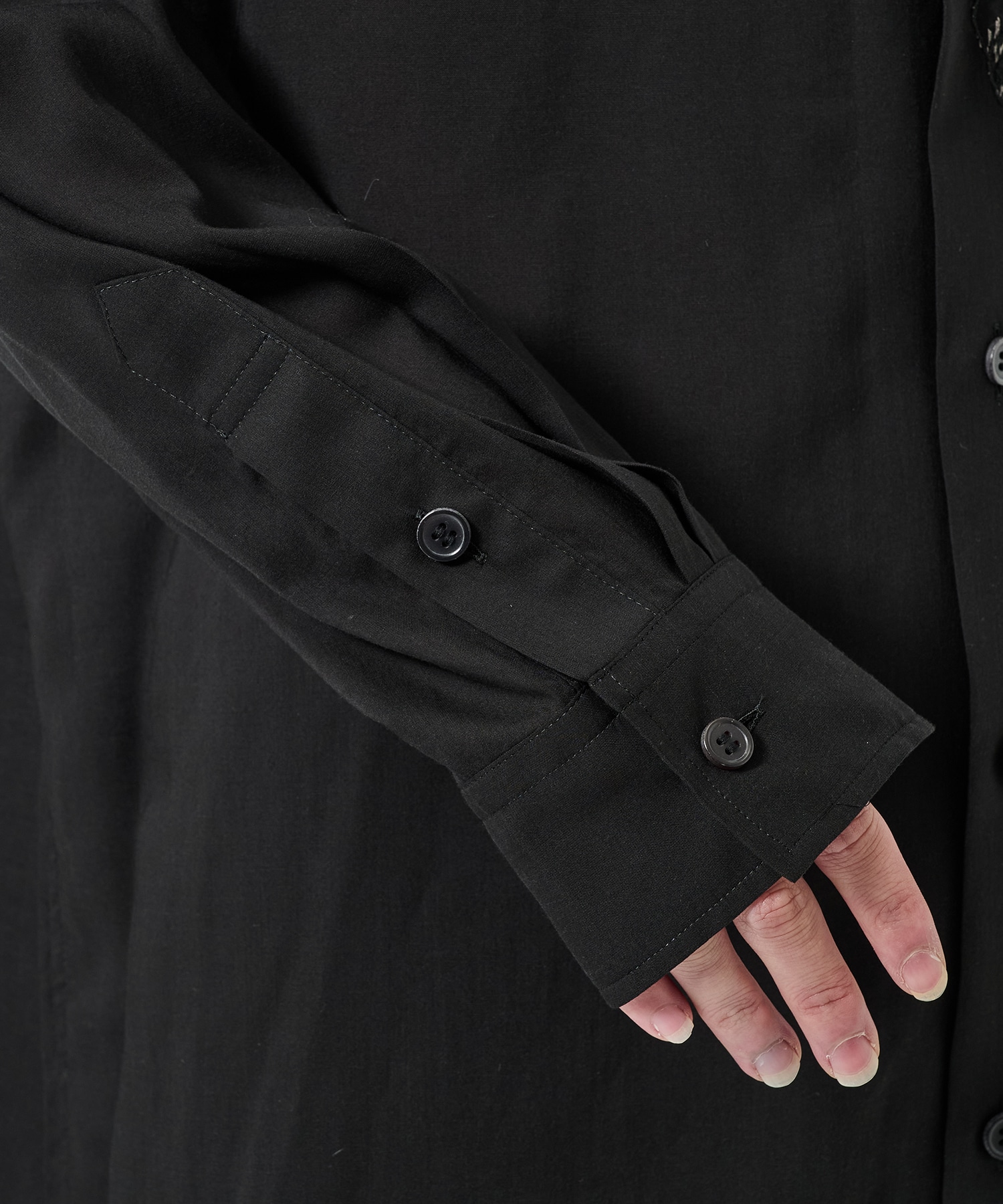 FLOWER STITCH SIDE GATHER SHIRT GroundY