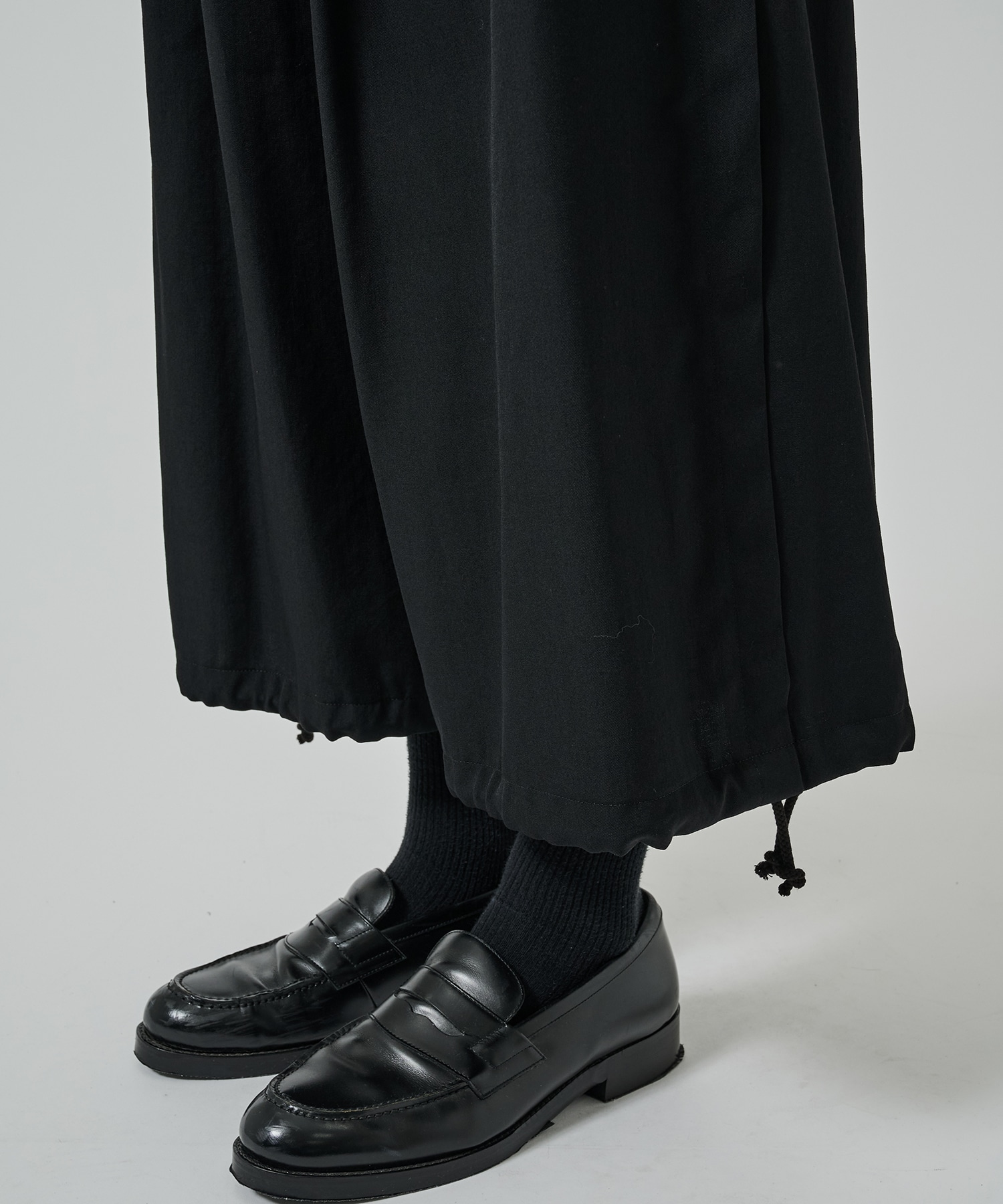 WOOL GABARDINE BALLOON PANTS GroundY