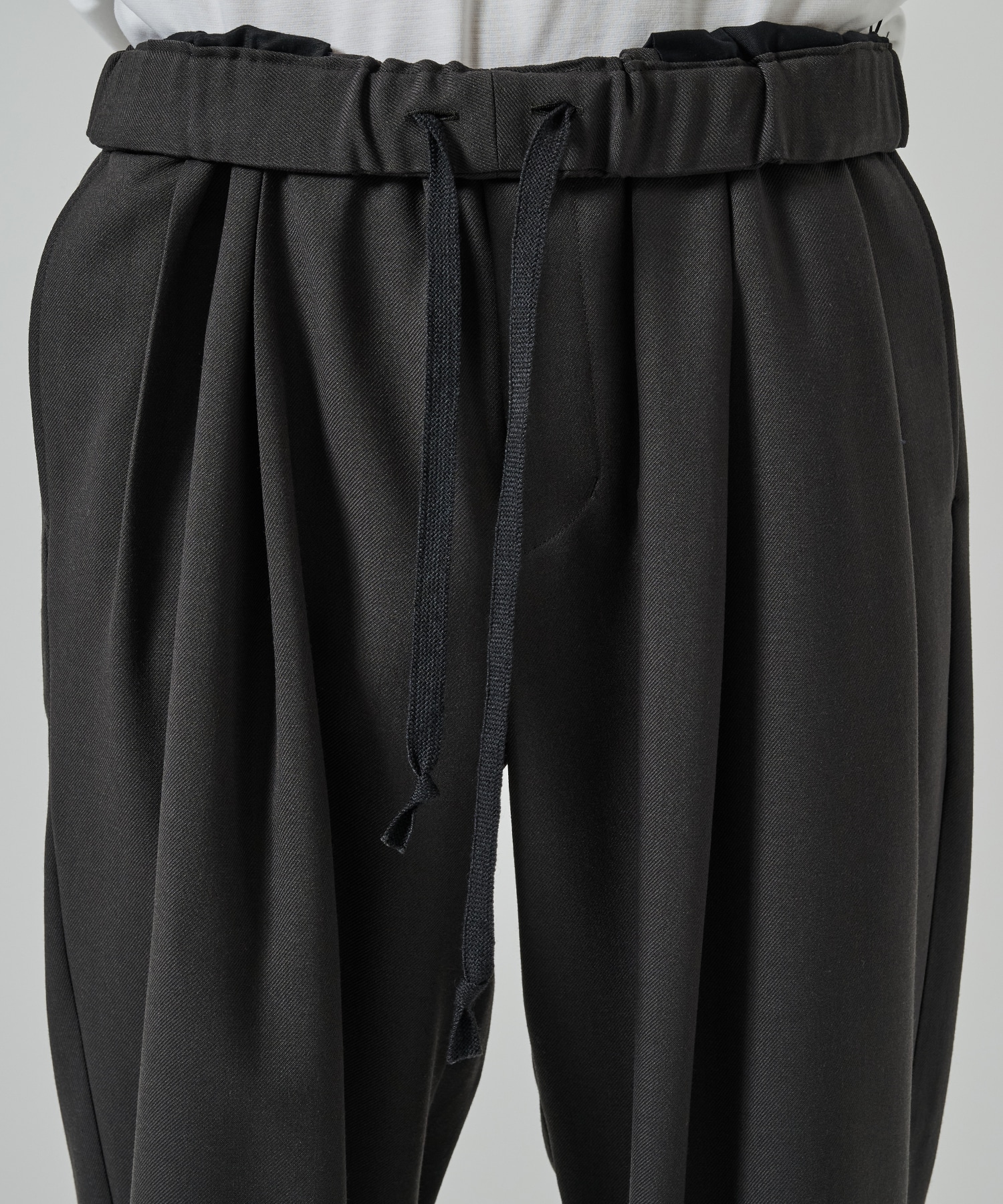 〈別注〉 TWO TUCK STRAIGHT EASY PANTS MARKAWARE/marka
