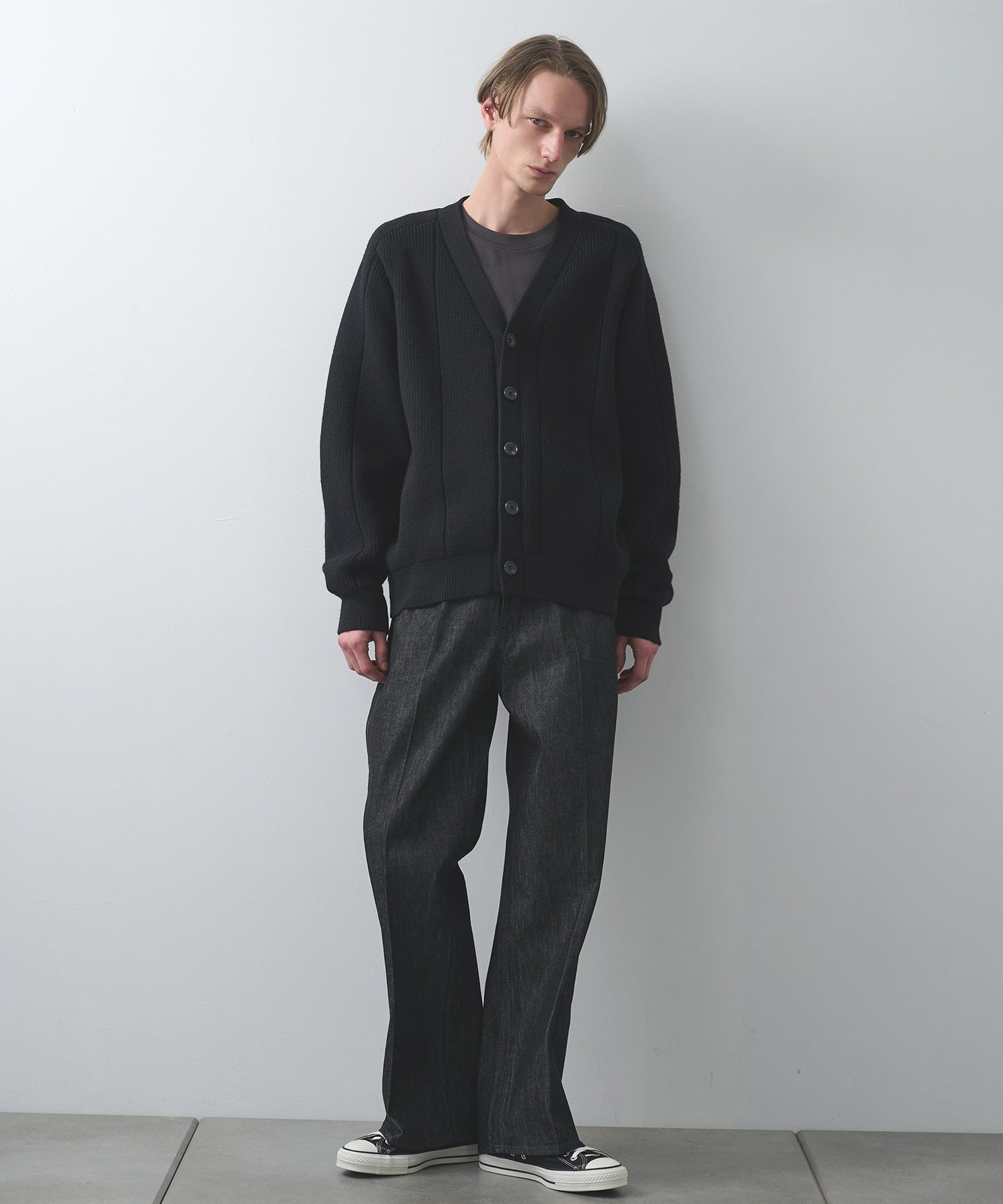 センタープレスが"消えない"デニム STUDIOUS