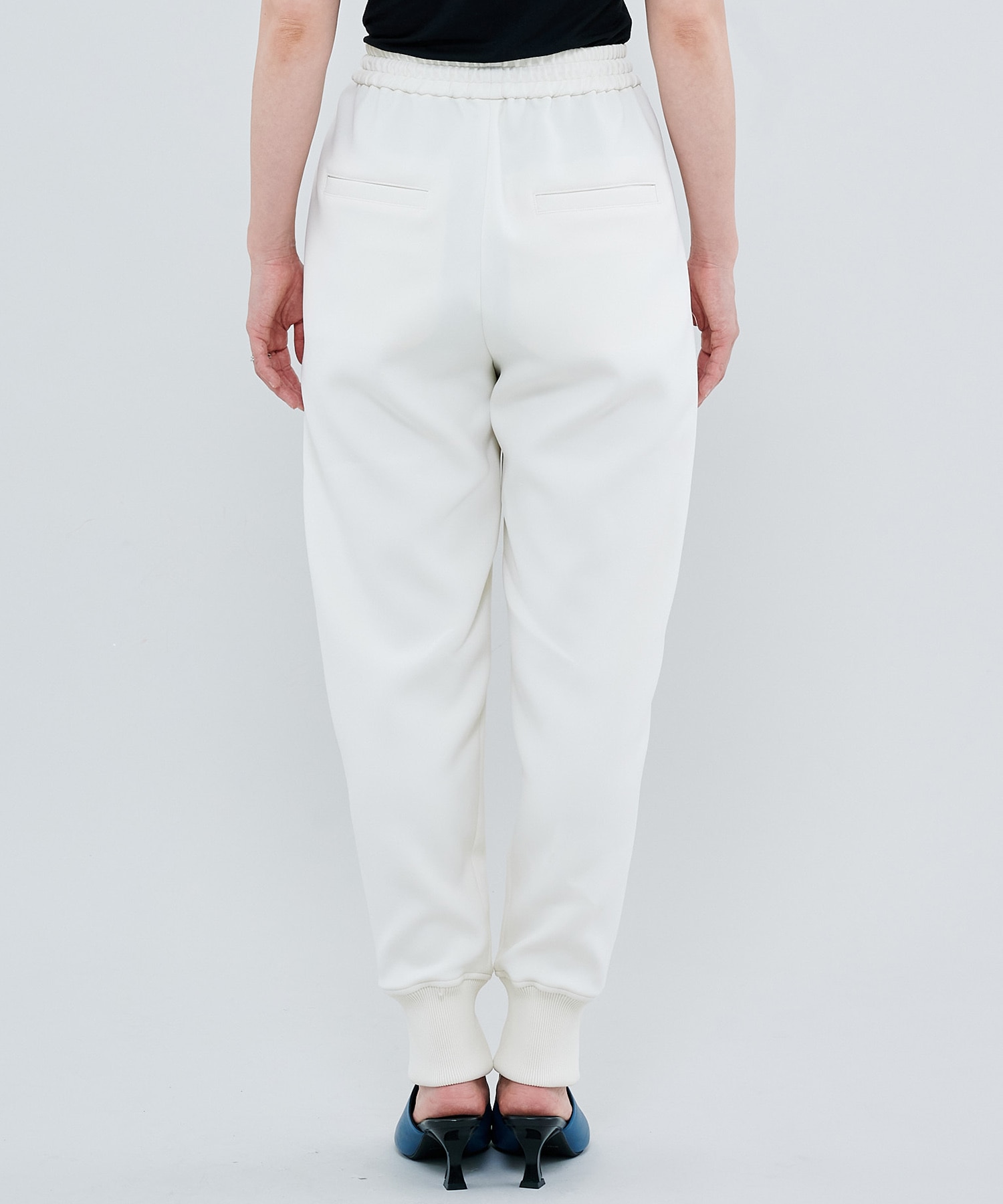 ヘムスリットジョガーパンツ(1 OFF WHITE): MATURED: WOMENS｜ STUDIOUS ONLINE公式通販サイト