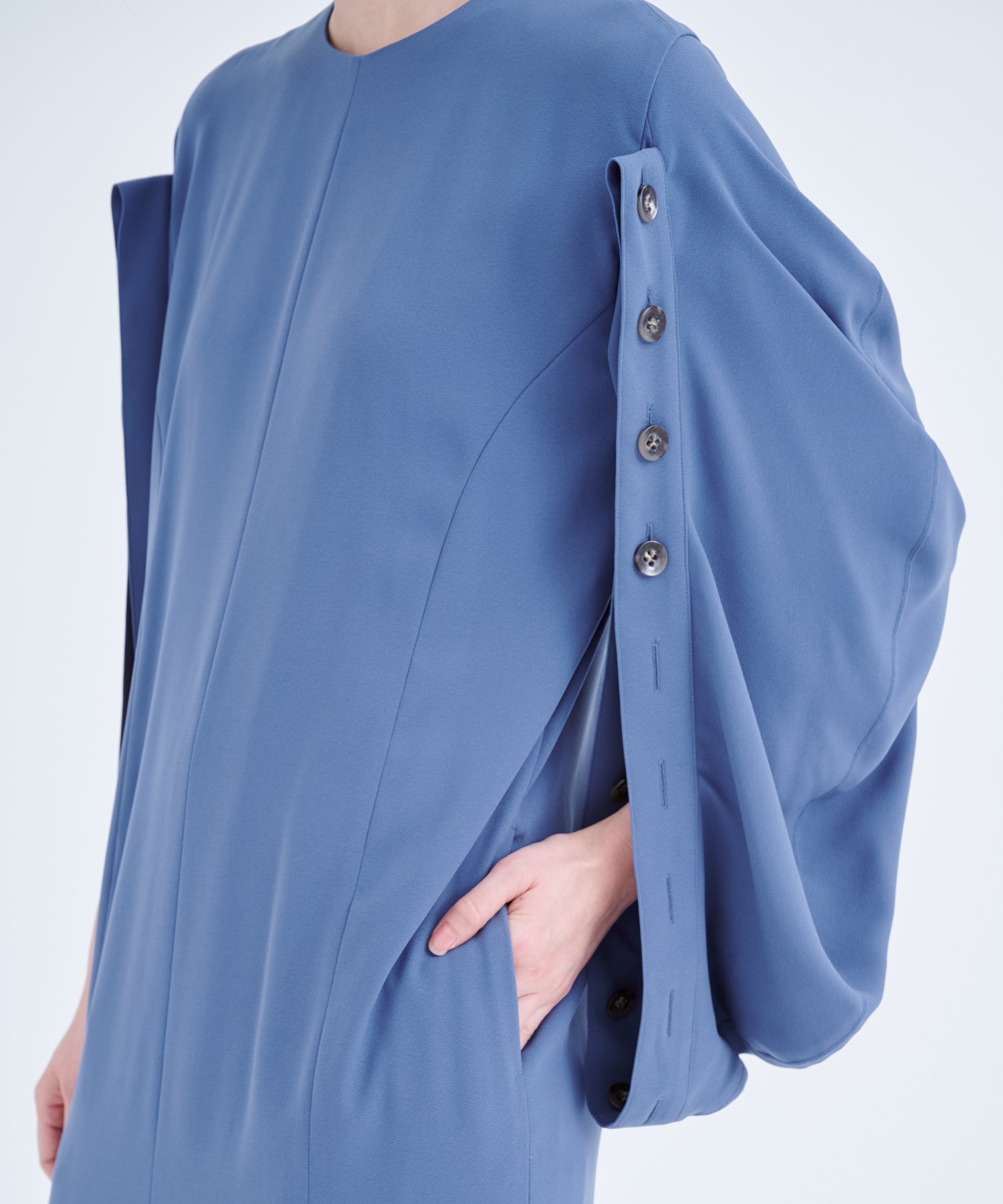 Mirka drape sleeve dress BL(1 BLUE): AKIRANAKA: WOMENS｜ STUDIOUS