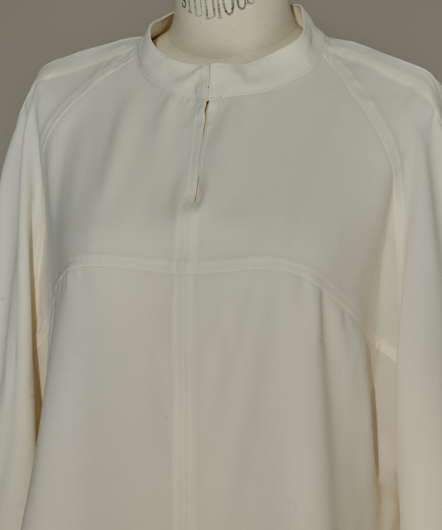BACK SATIN DRAPE BLOUSE STUDIOUS