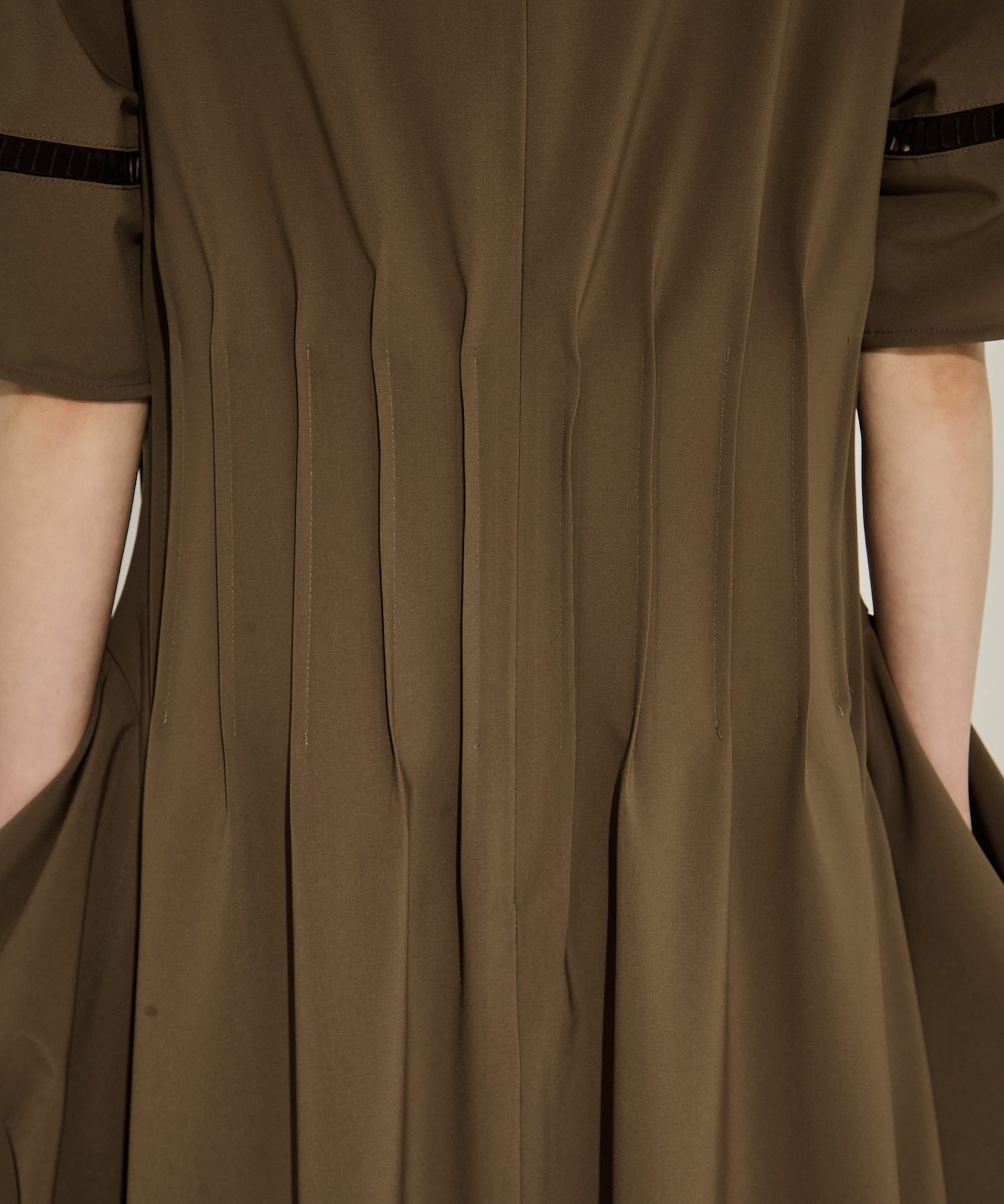 PIN TUCK VOLIME SLEEVE DRESS STUDIOUS