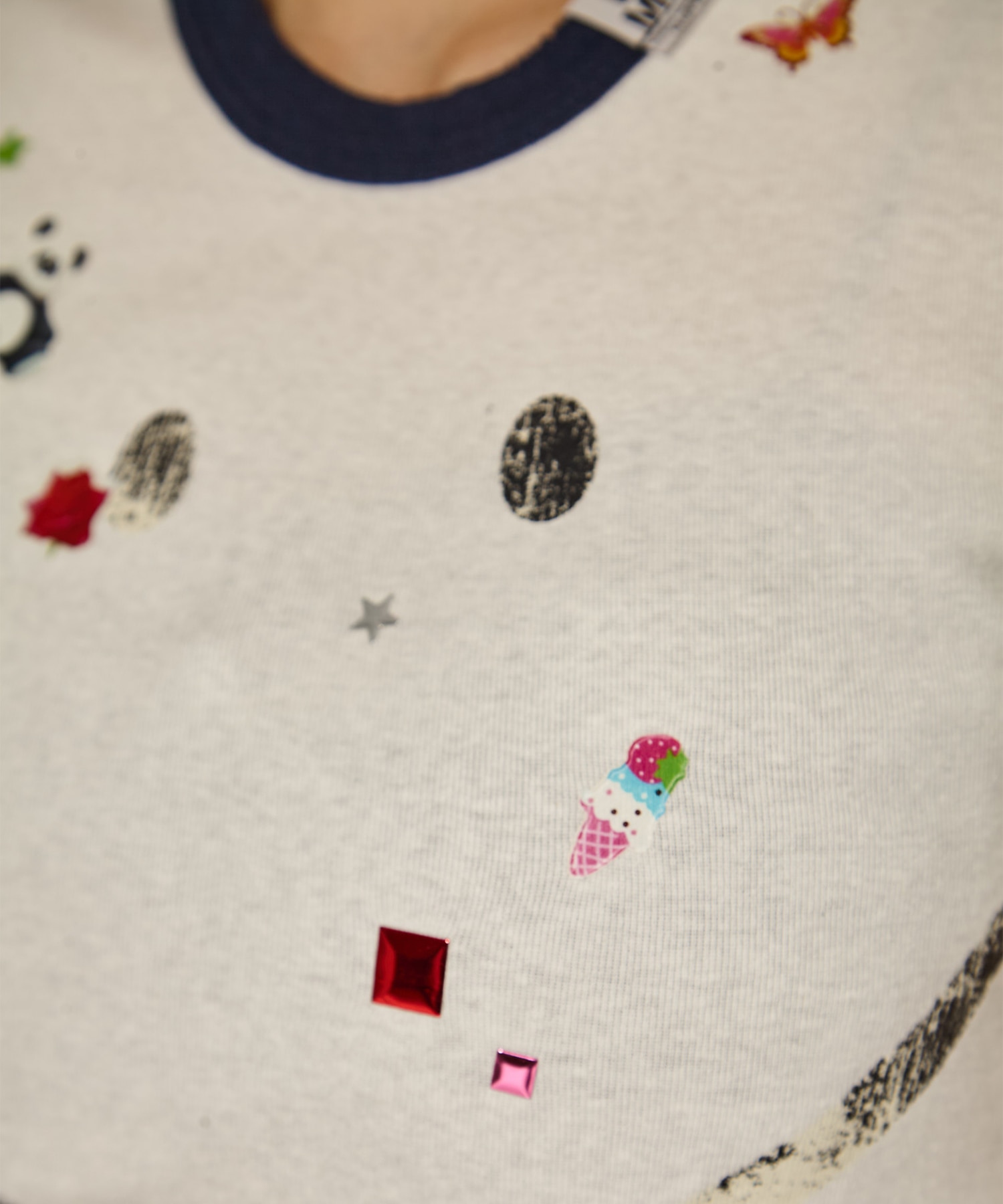 SMILY FACE PRINTED STICKER MINI TEE Maison MIHARA YASUHIRO