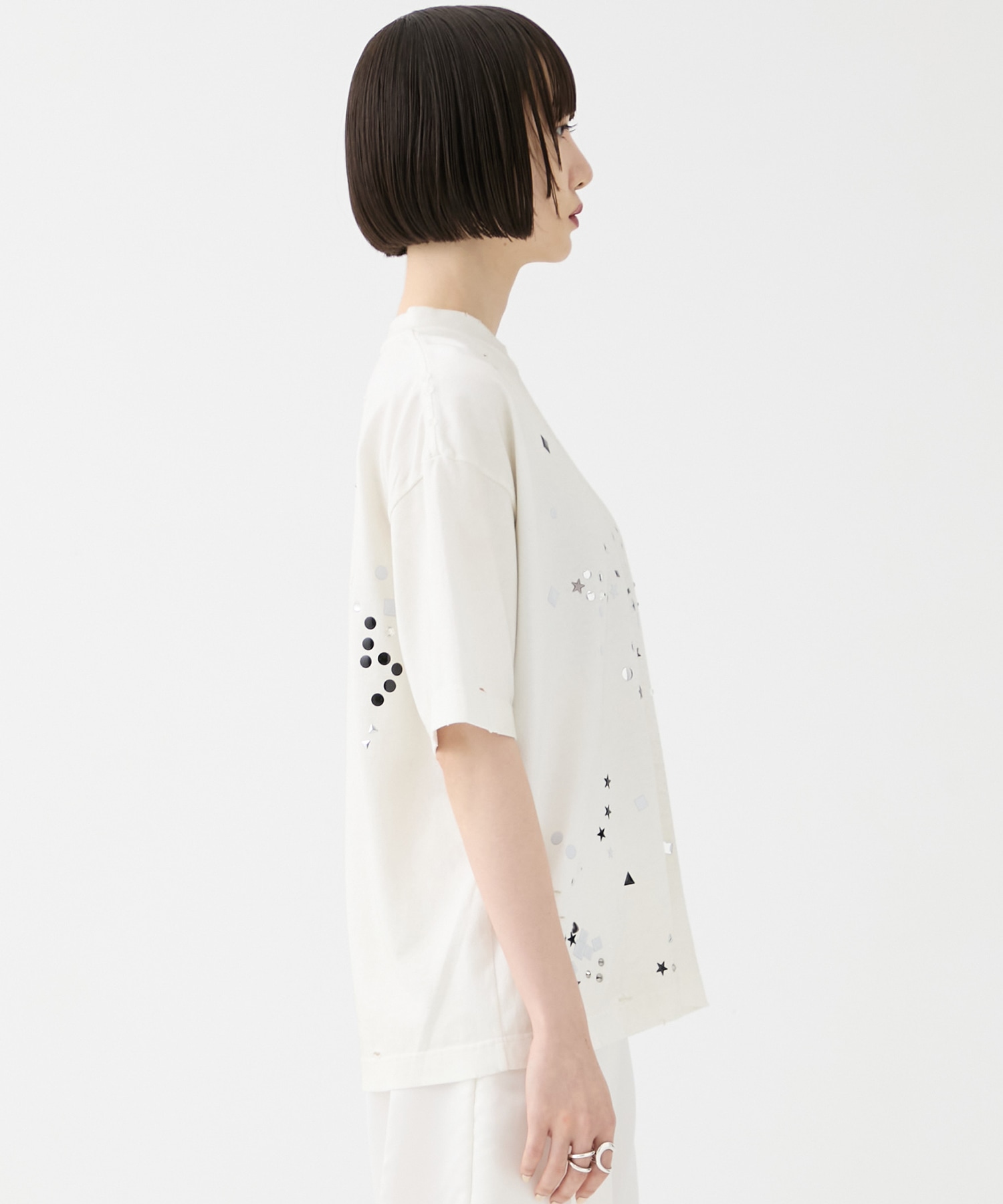 EMBELLISHED DISTRESSED TEE Maison MIHARA YASUHIRO