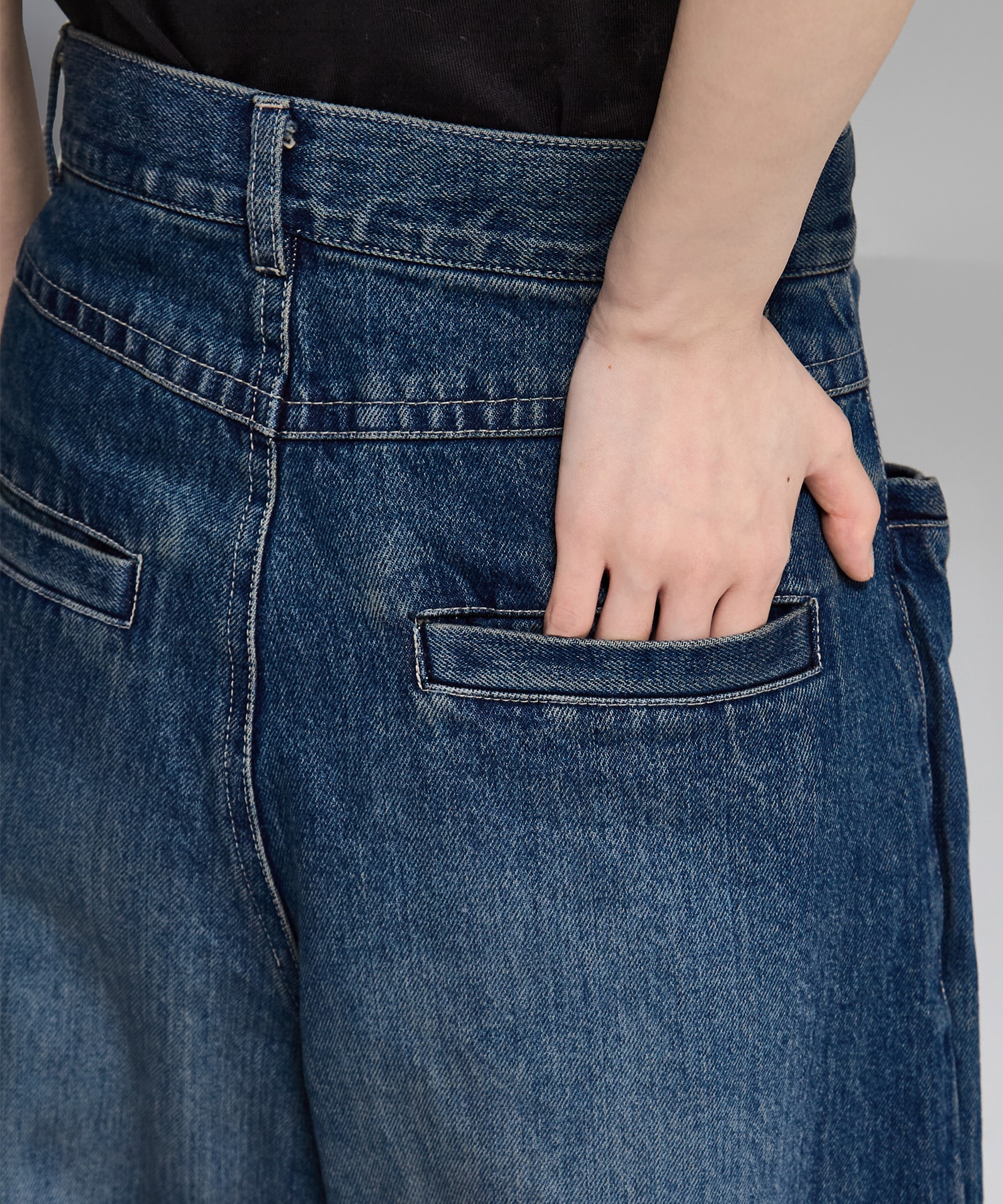 Tucked Wide Leg Jeans STUDIOUS
