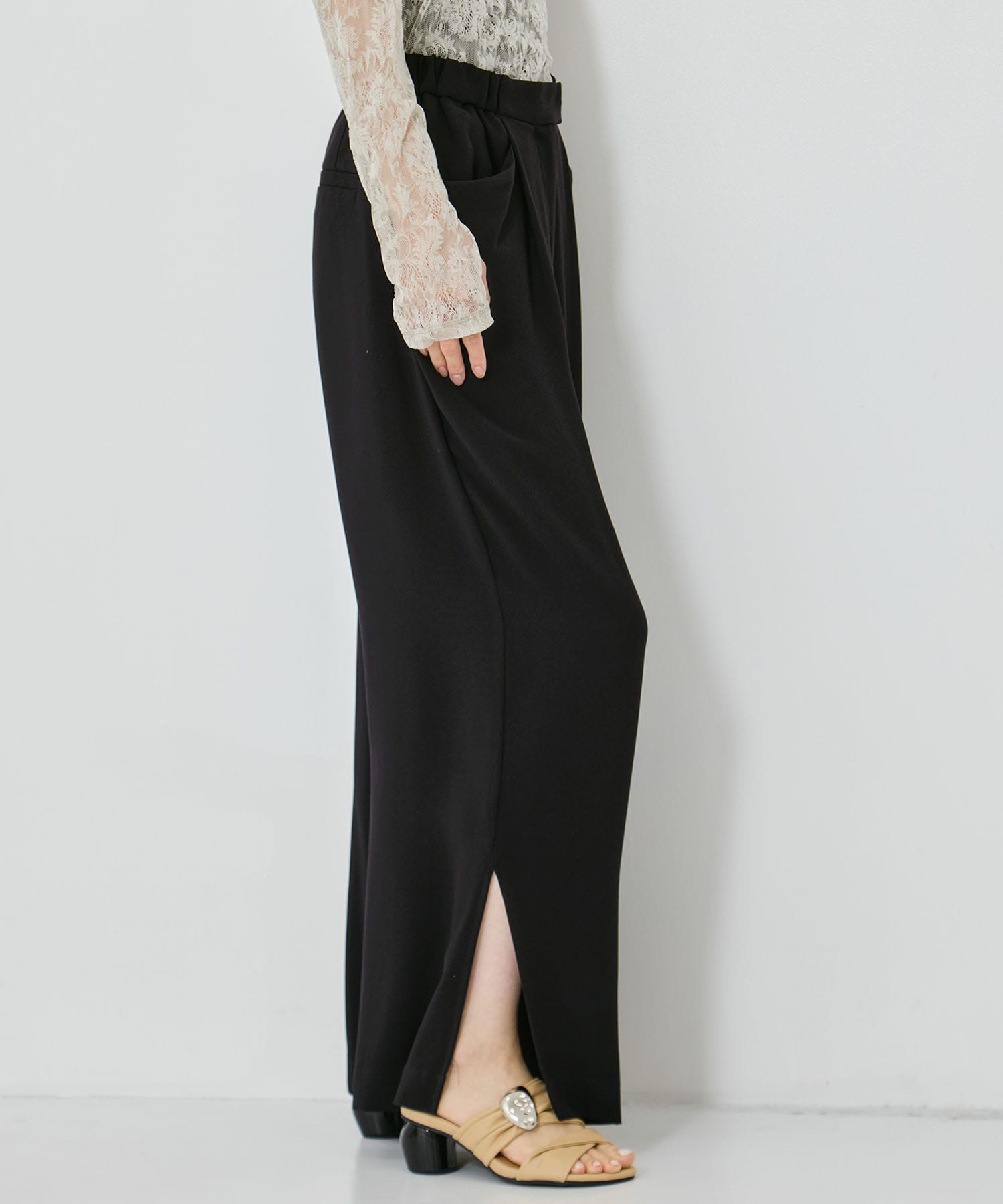 BACK SATIN SIDE SLIT PANTS STUDIOUS