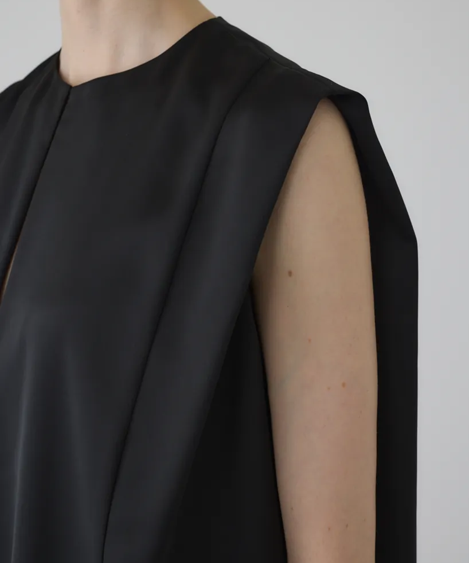 Satin chic vest RIM.ARK