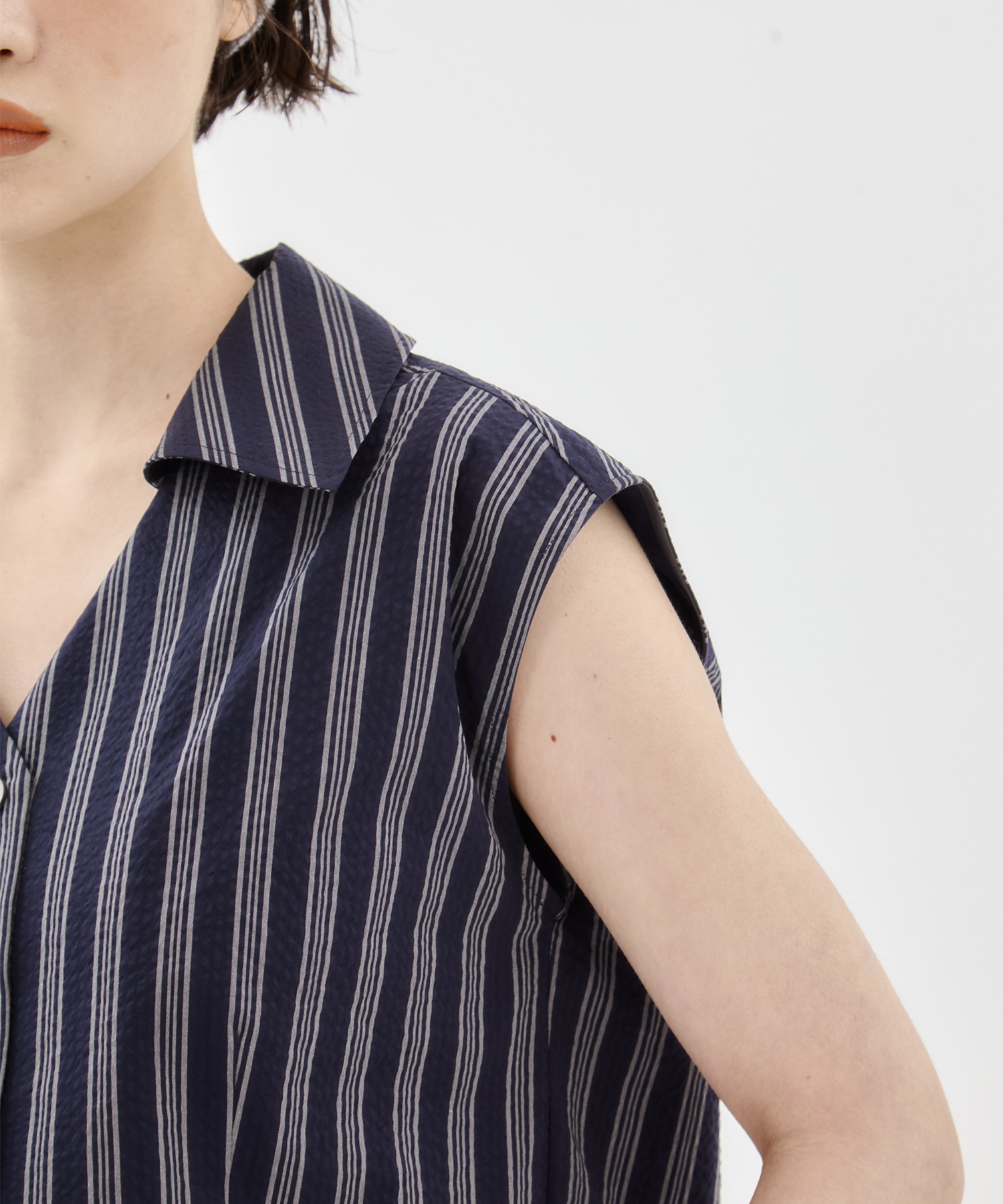 Seersucker Sleeveless Shirt STUDIOUS