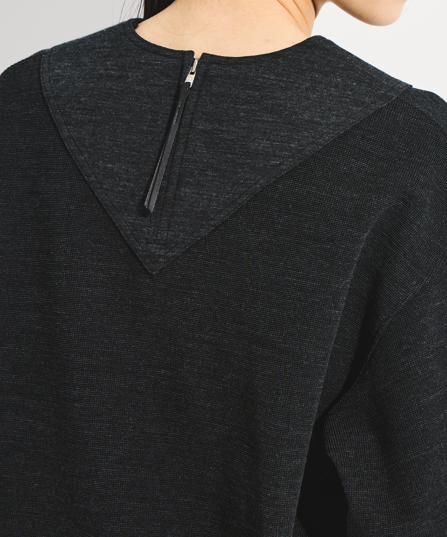 RERACS VNECK BACK ZIPPULLOVER THE RERACS