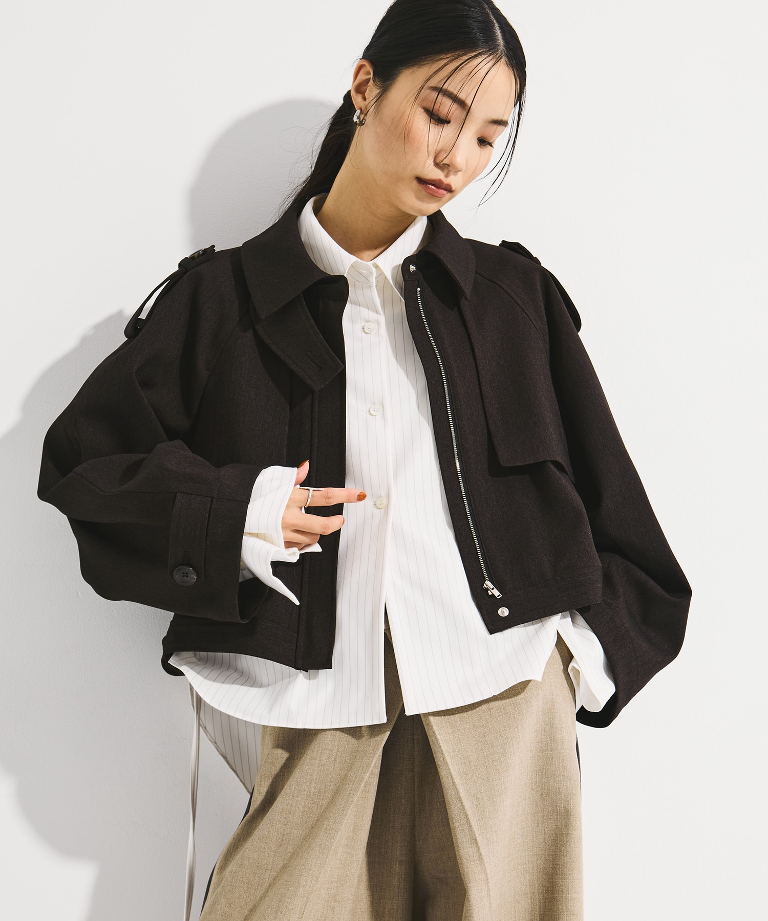BACK GATHER SHORT TRENCH BLOUSON STUDIOUS